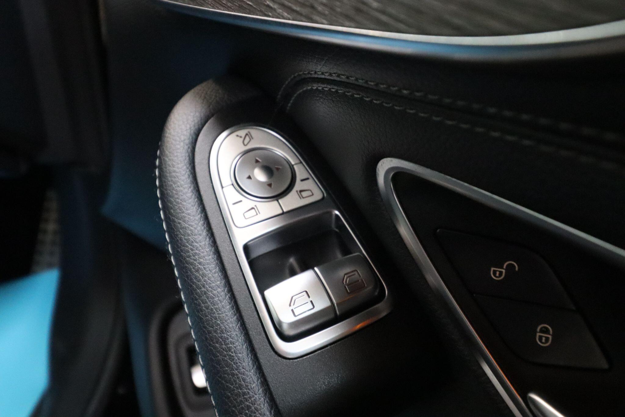 Mercedes-Benz C Class view 15