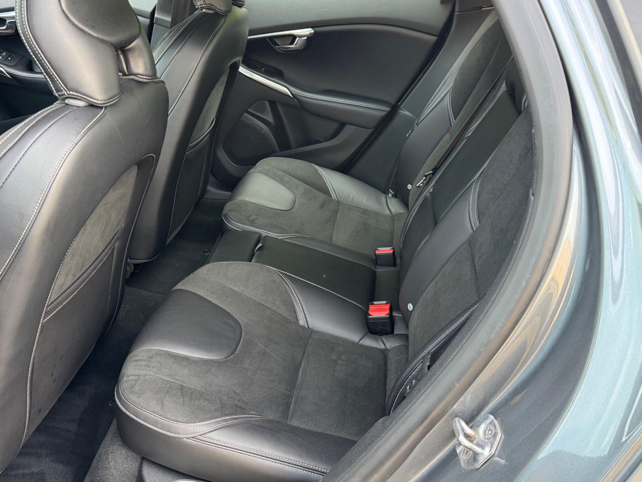 Volvo V40 view 21