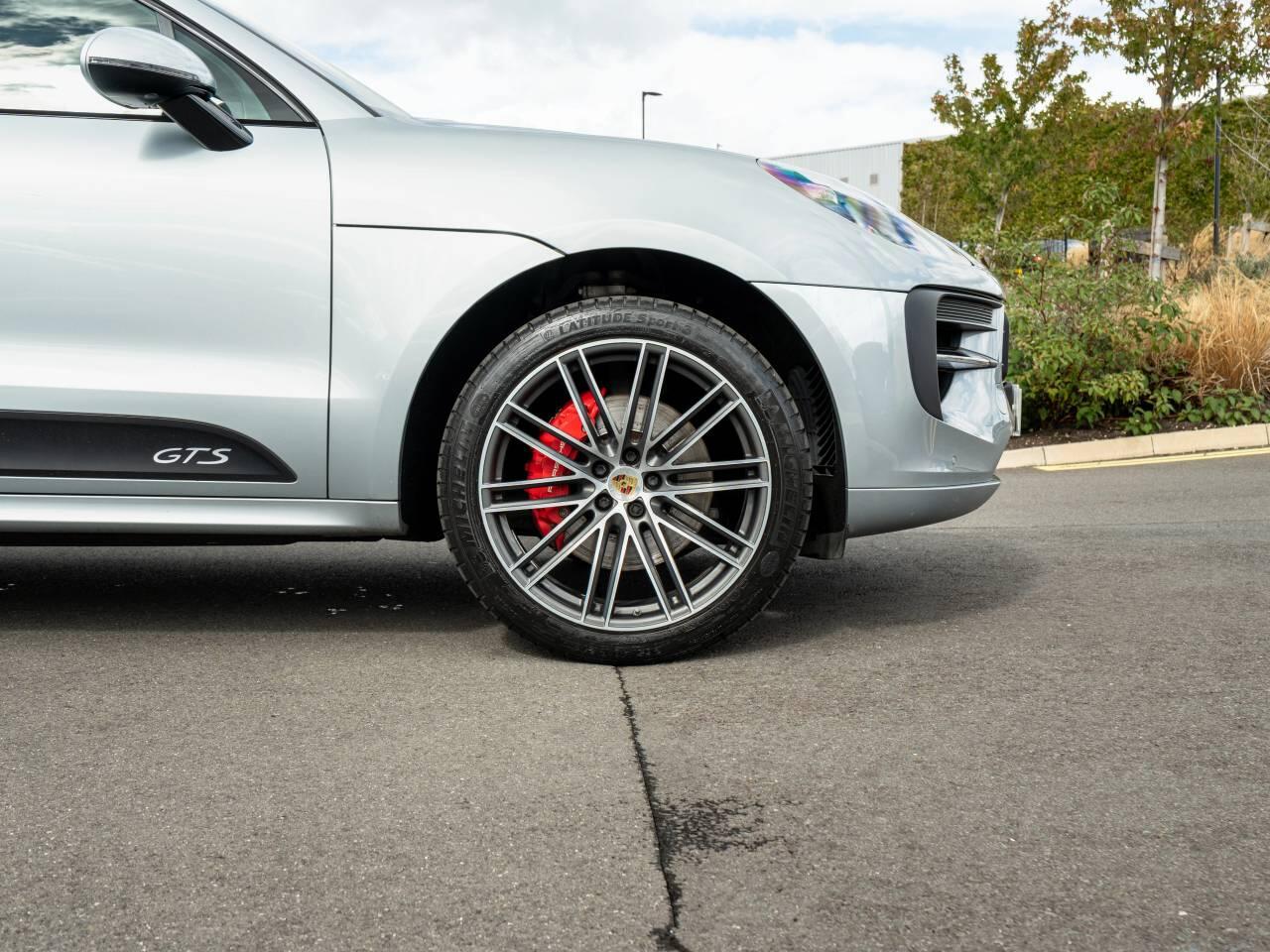 Porsche Macan view 14