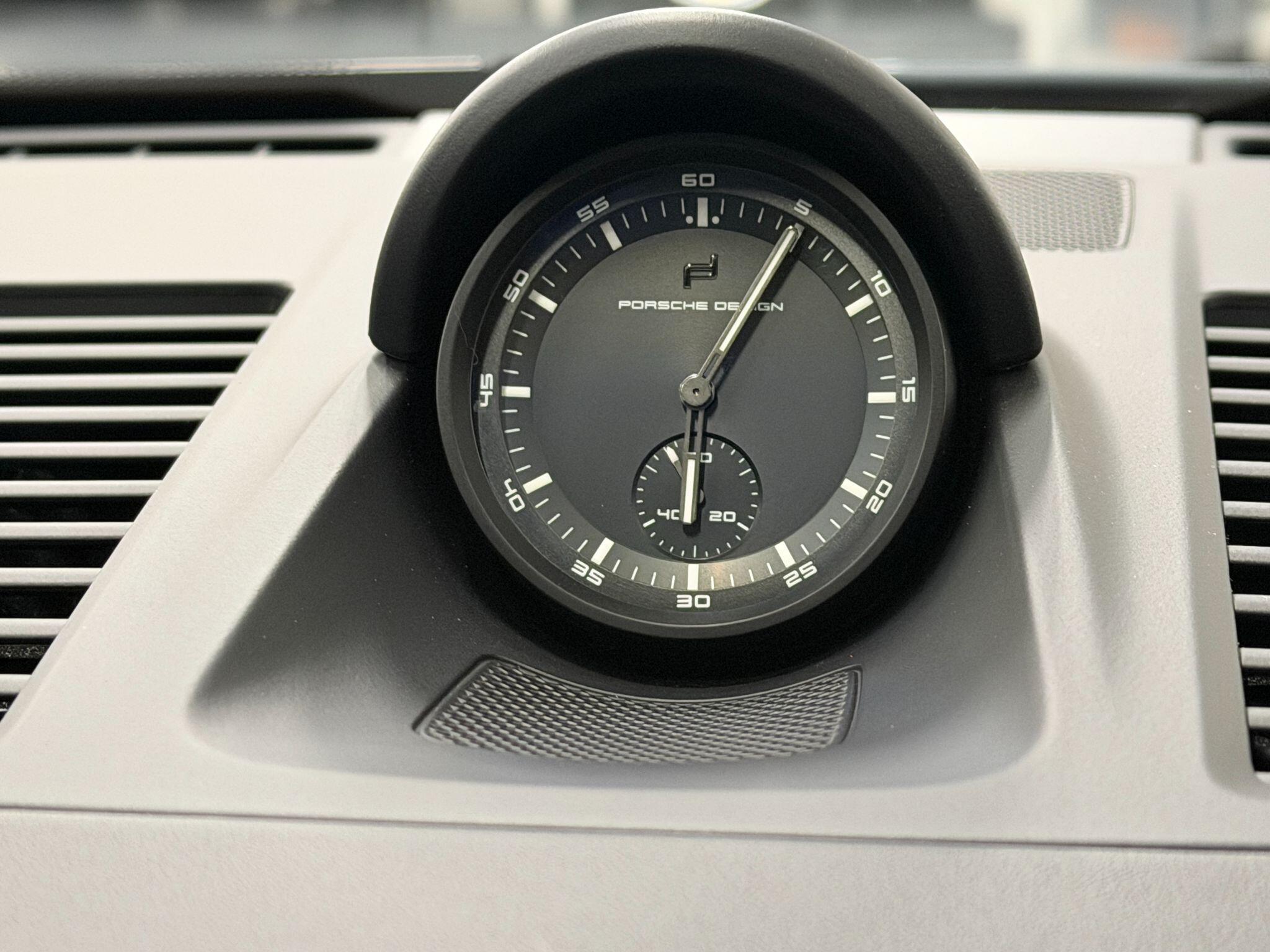 Porsche 911 view 46