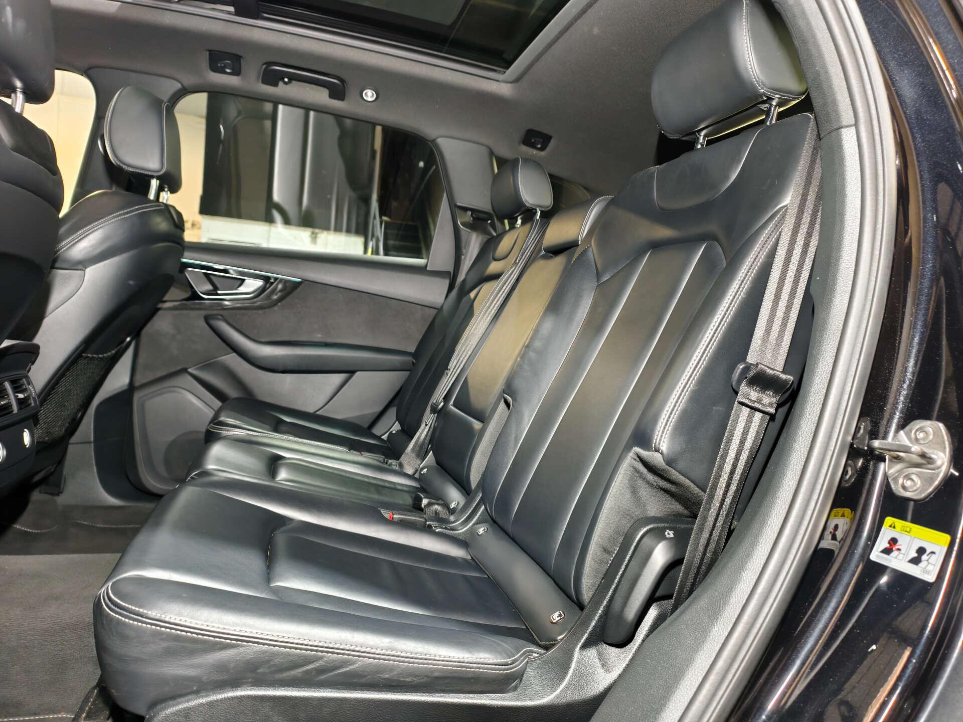 Audi Q7 view 19