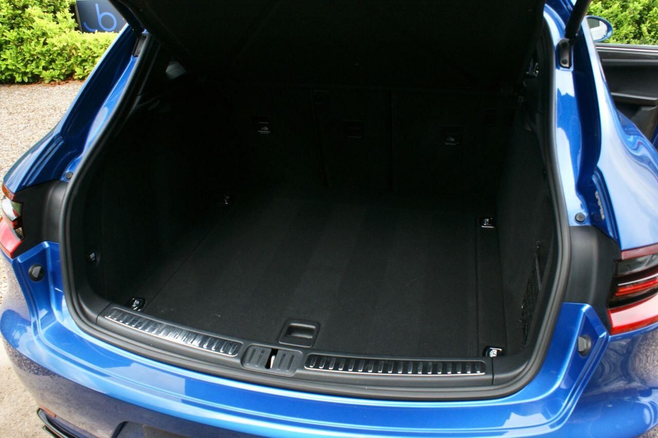 Porsche Macan view 30