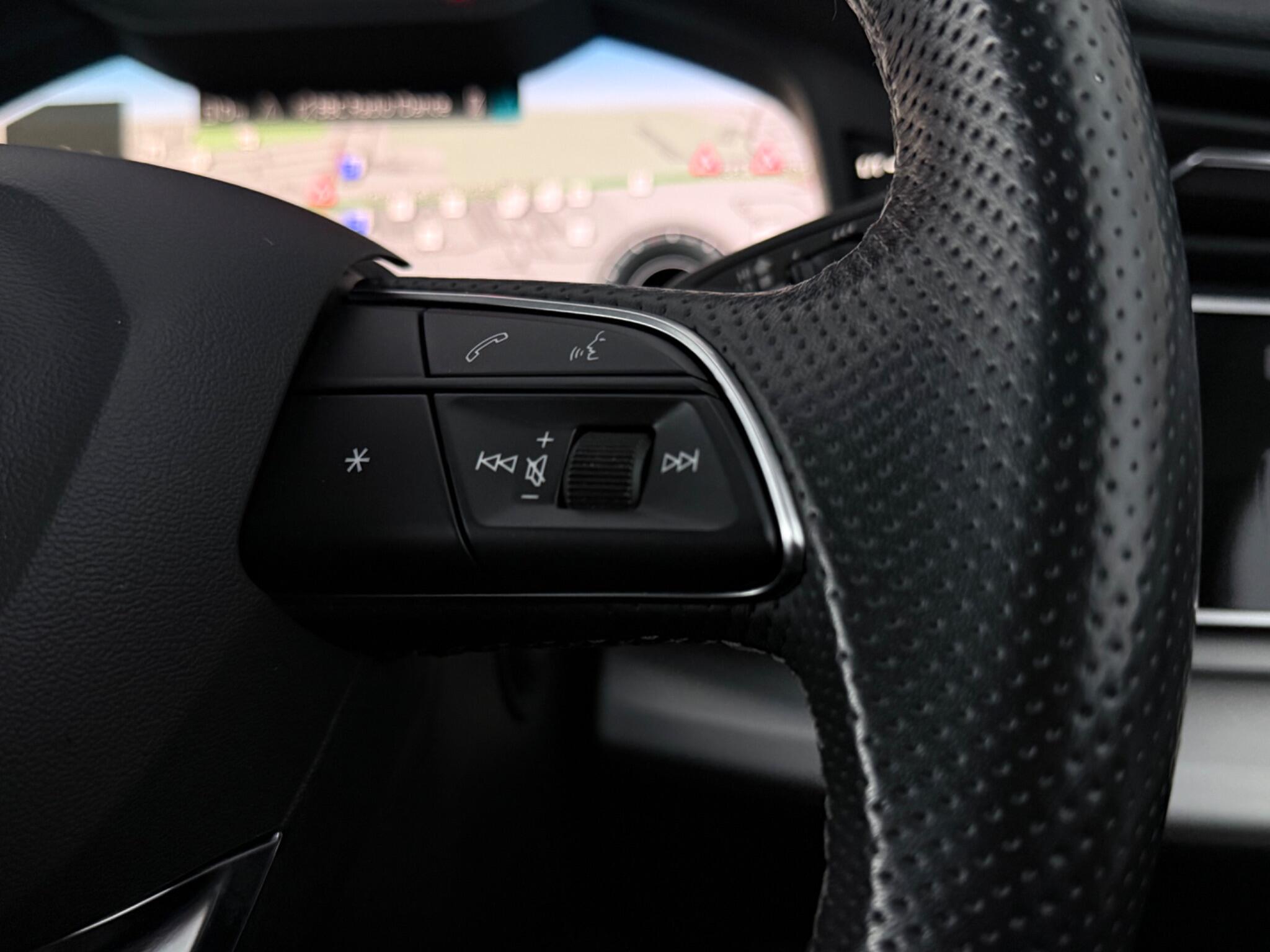 Audi Q8 view 16