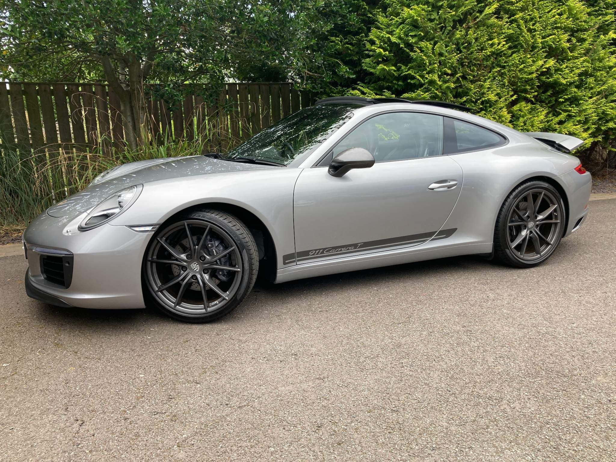 Porsche 911 view 6