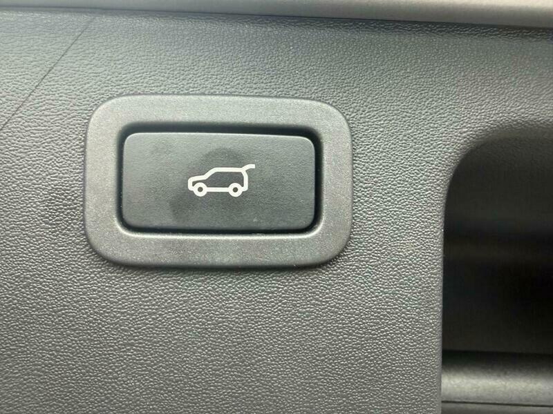 Land Rover Discovery Sport view 64