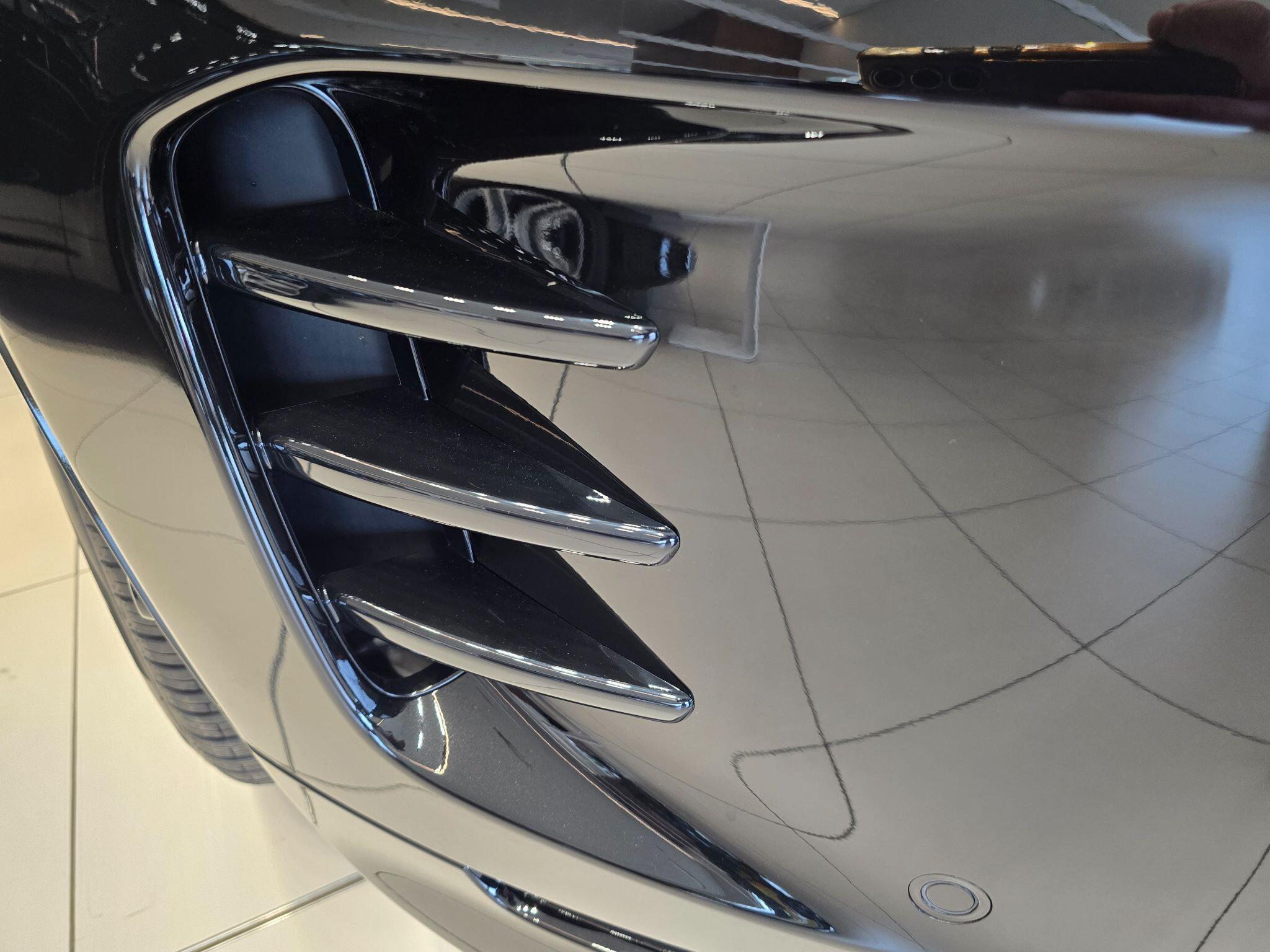 Land Rover Discovery Sport view 50
