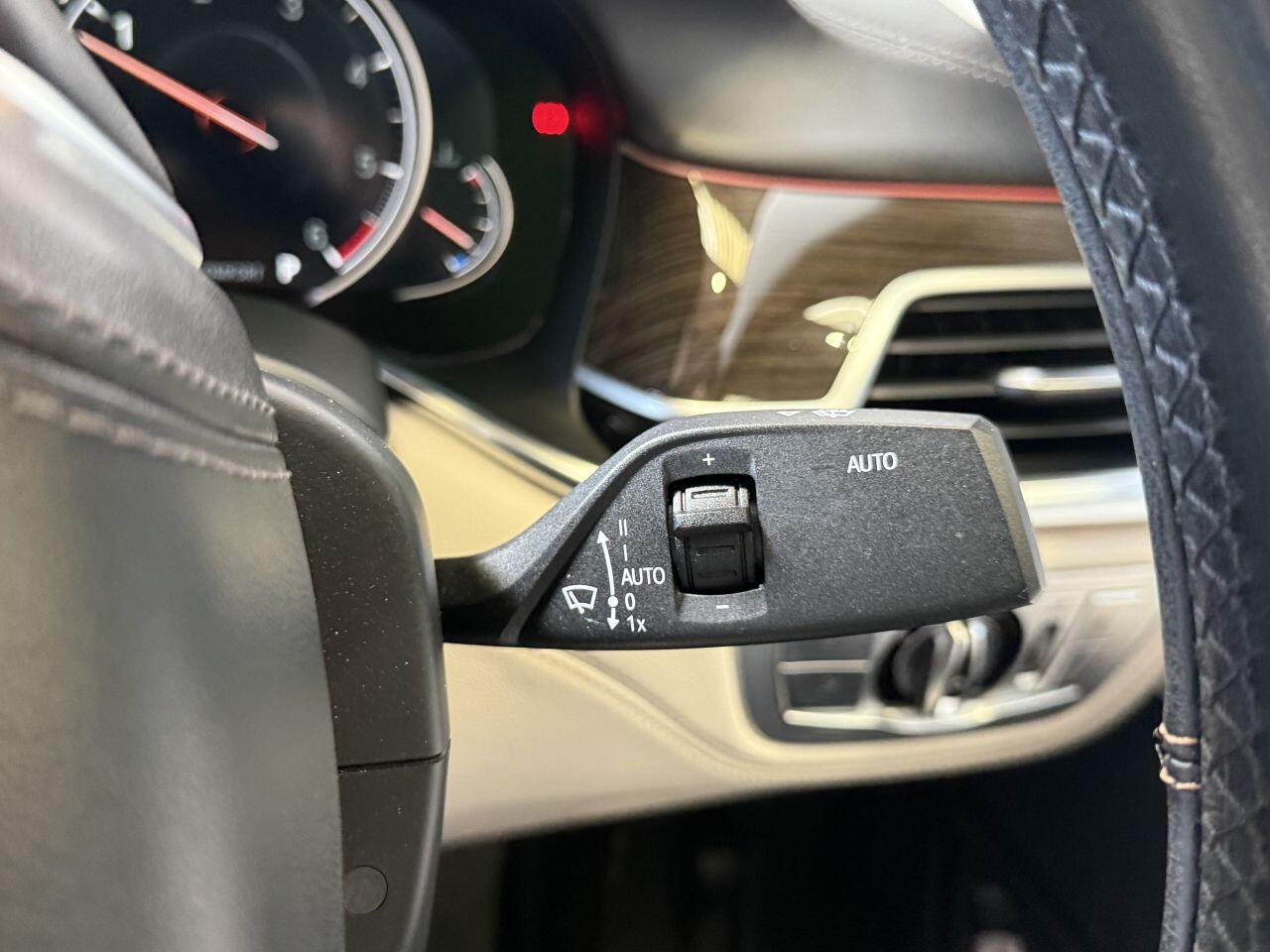 BMW 7 Series view 41