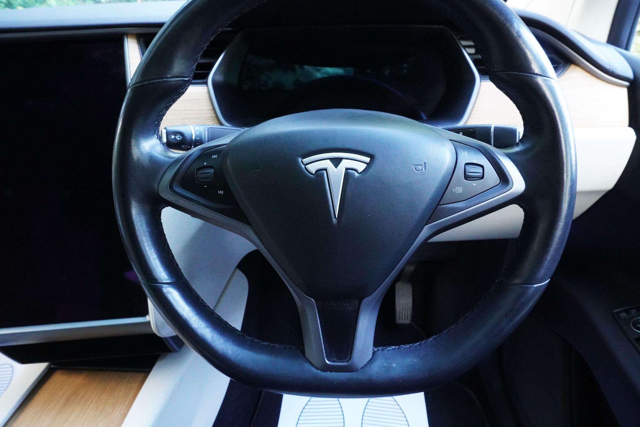 Tesla Model X view 38