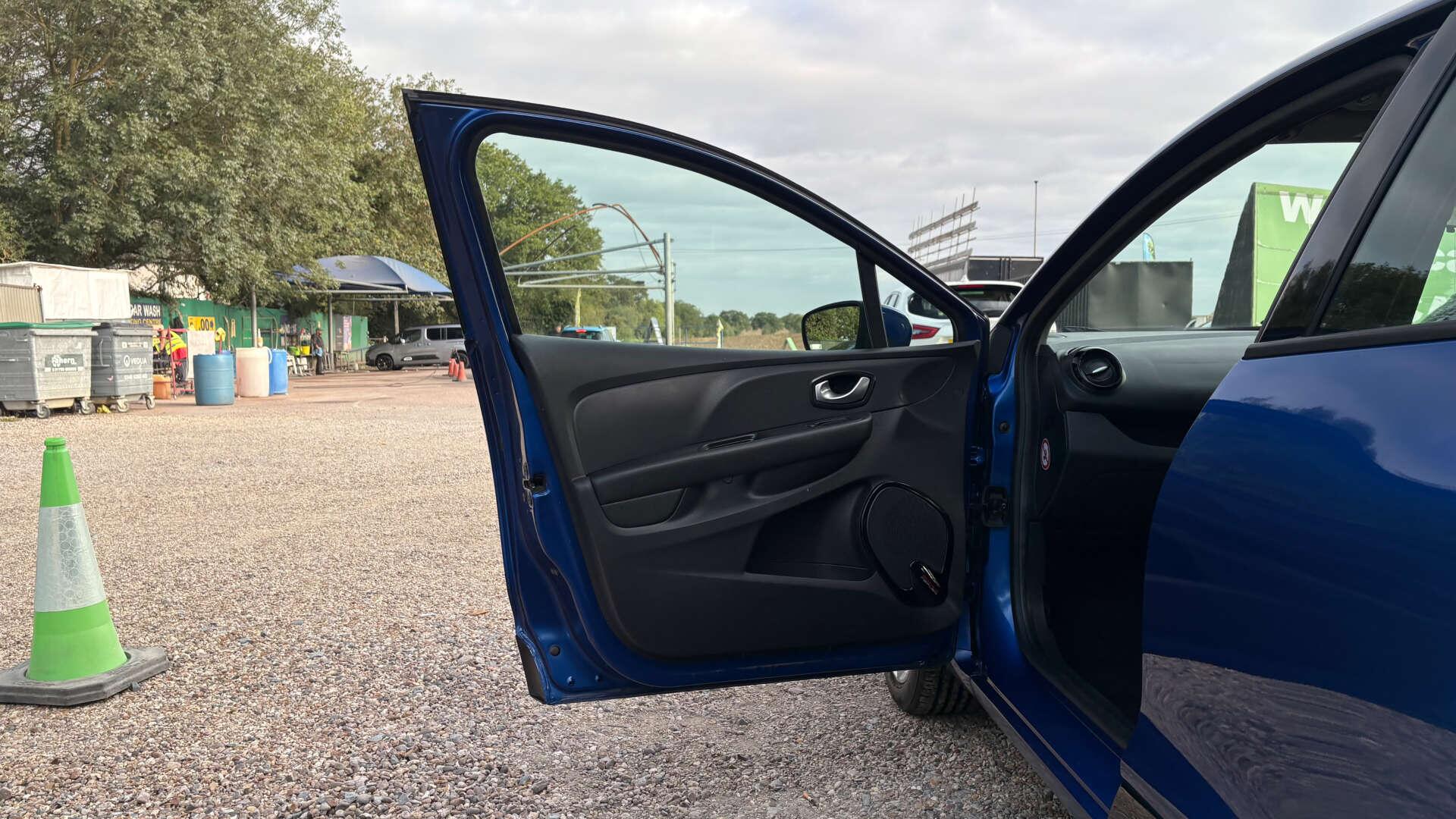 Renault Clio view 36