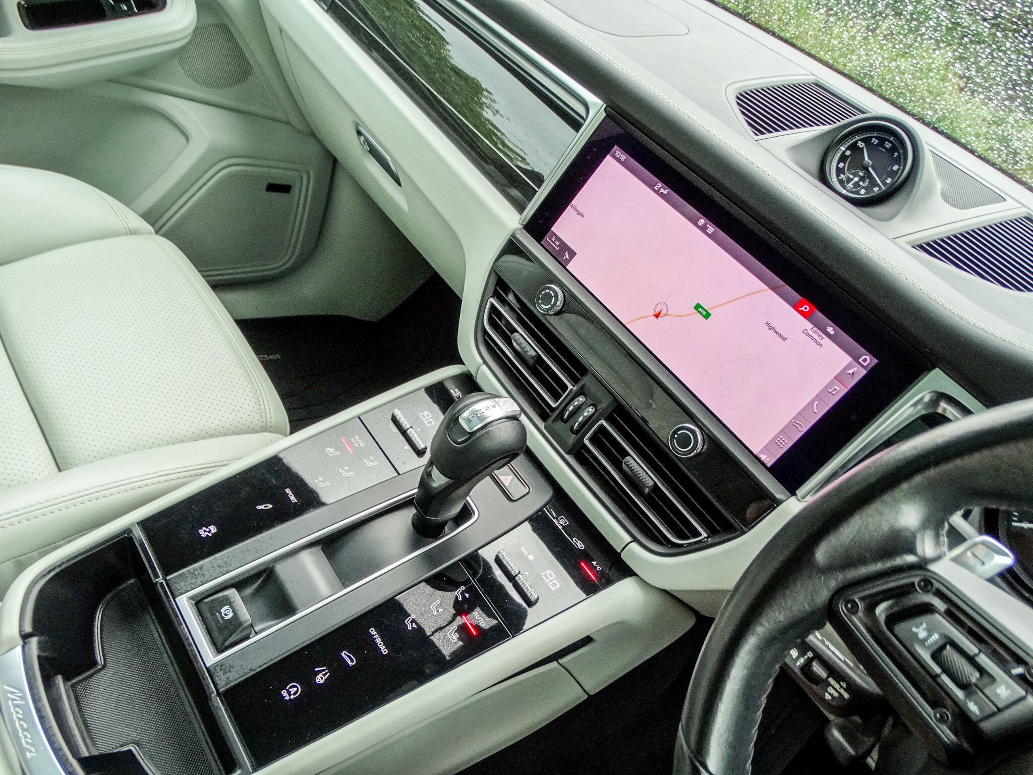 Porsche Macan view 6