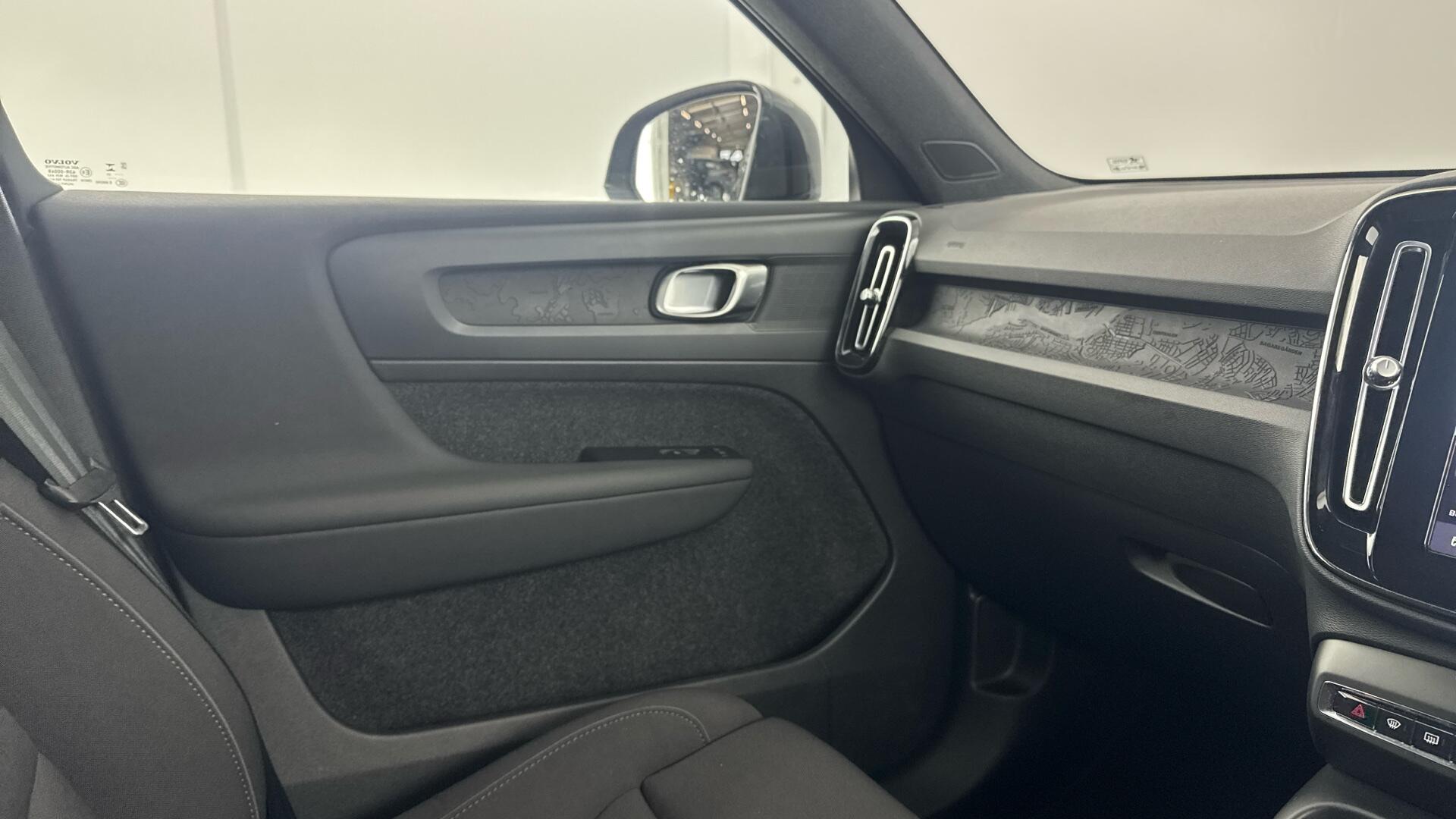 Volvo XC40 view 33
