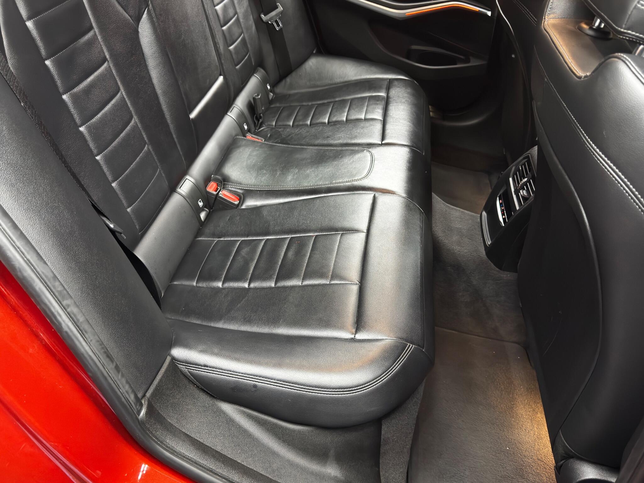 BMW 3 Series view 16