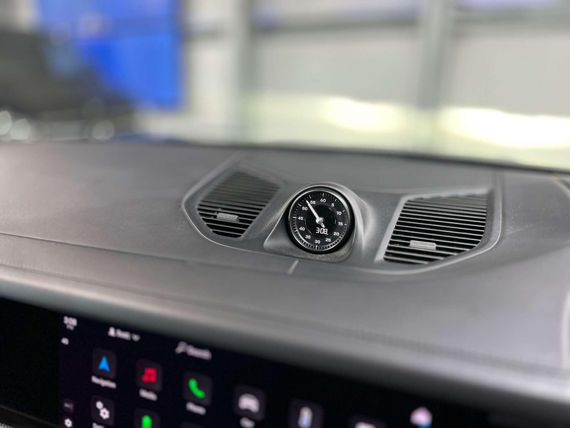 Porsche Cayenne view 26