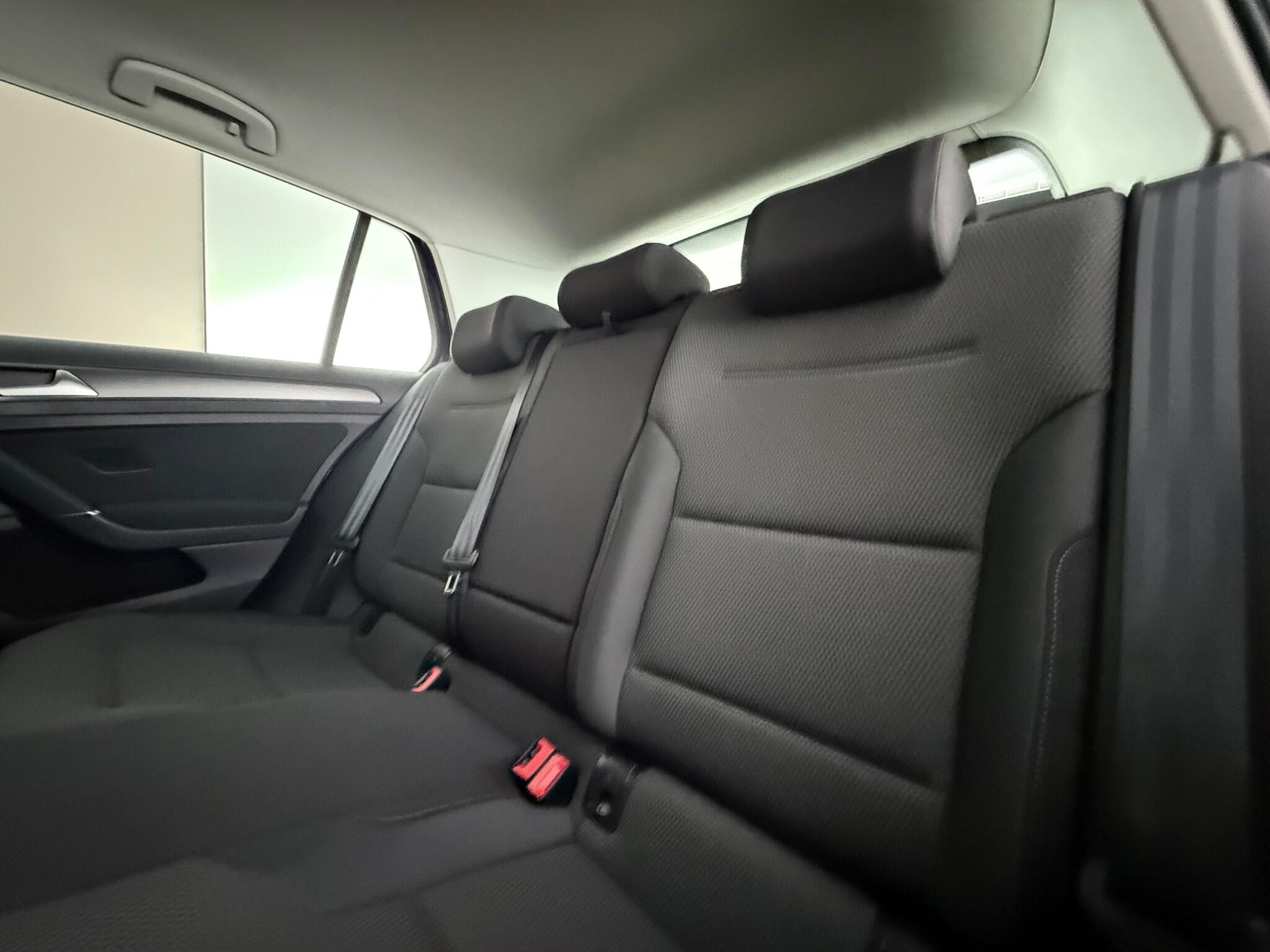 Volkswagen Golf view 34