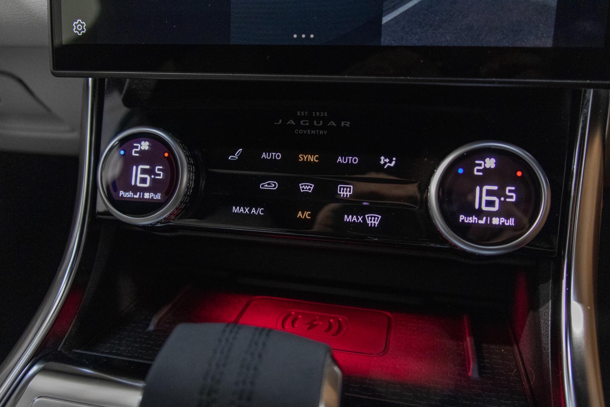 Jaguar XF view 26