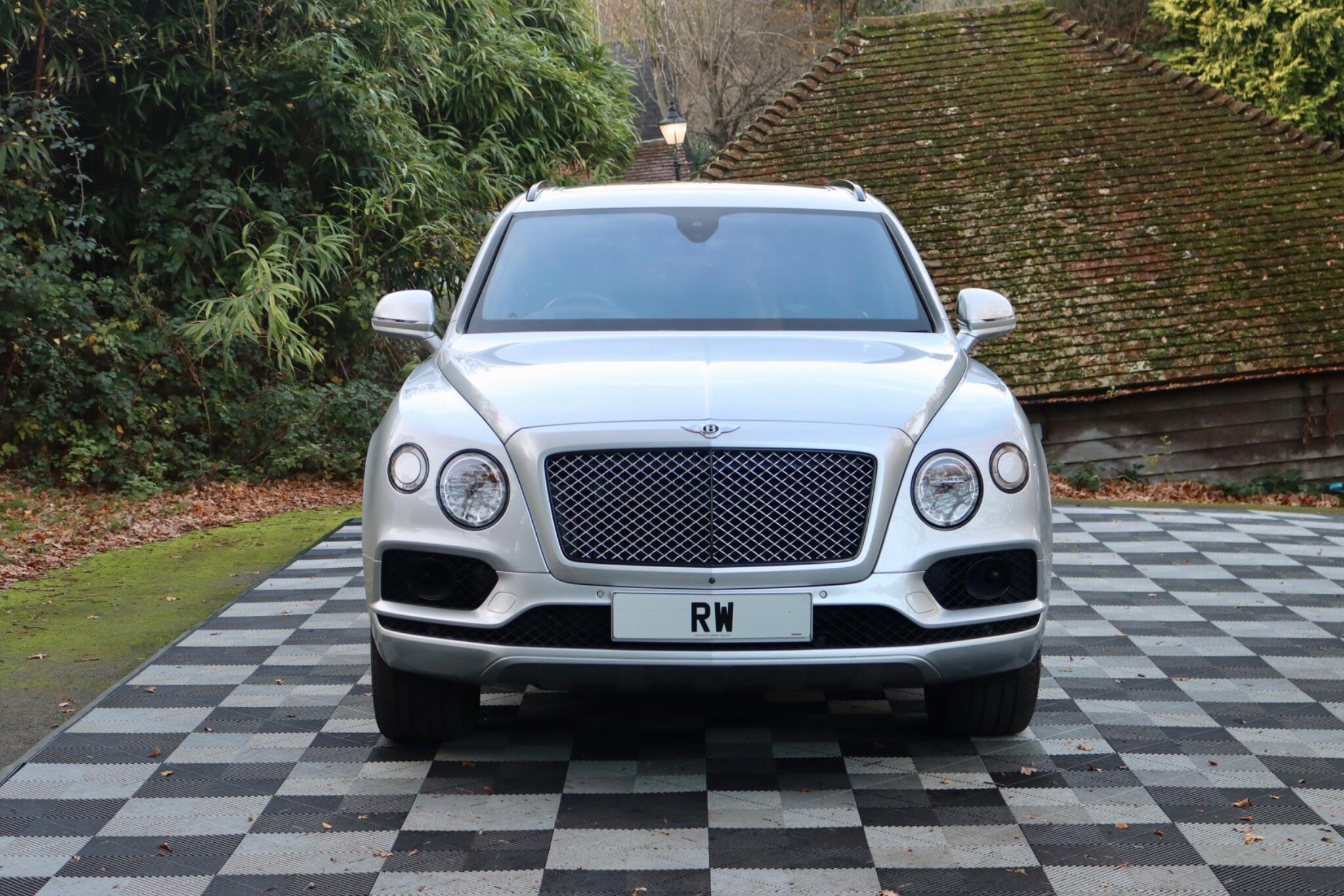 Bentley Bentayga view 26