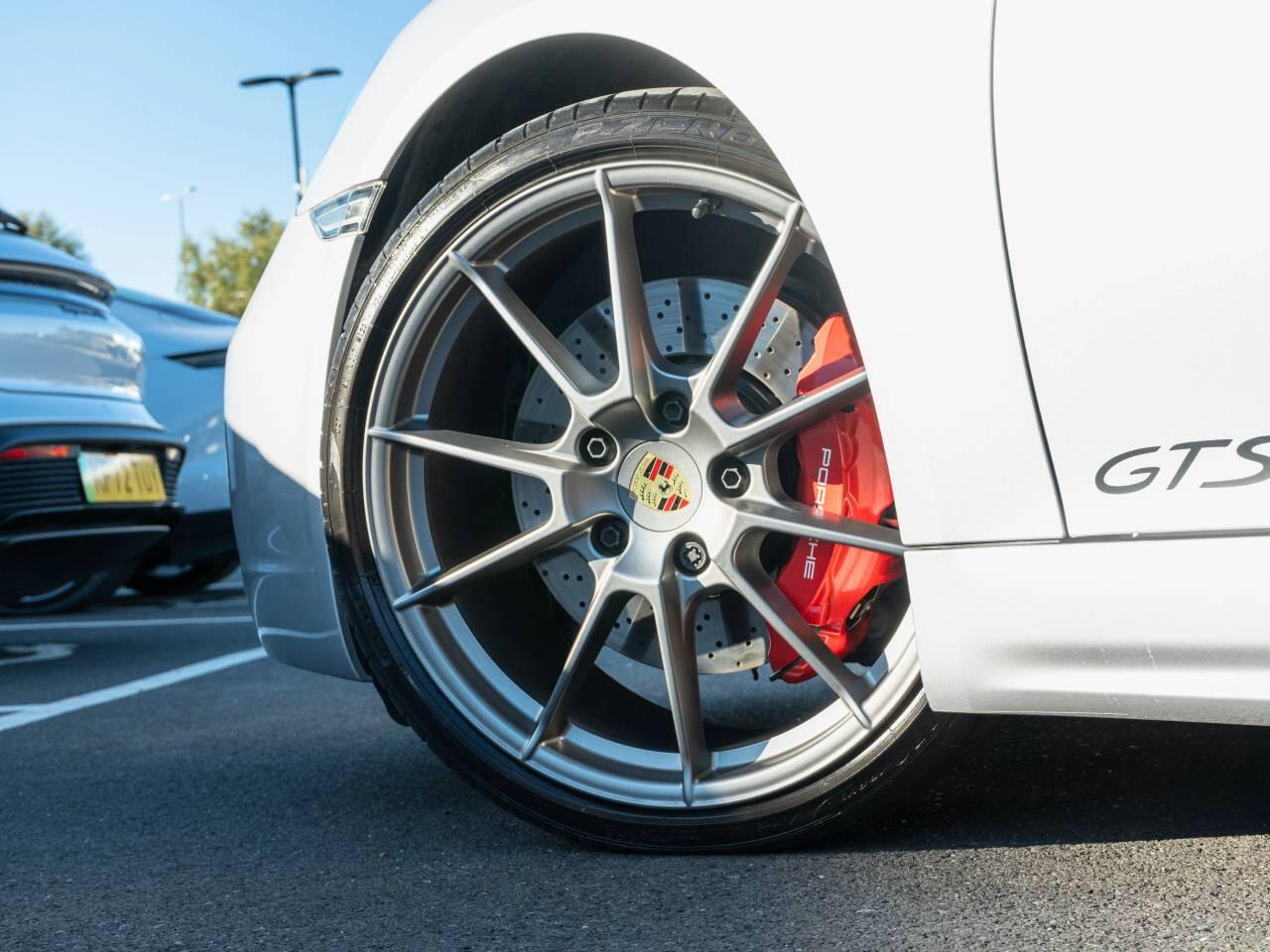 Porsche Cayman view 40