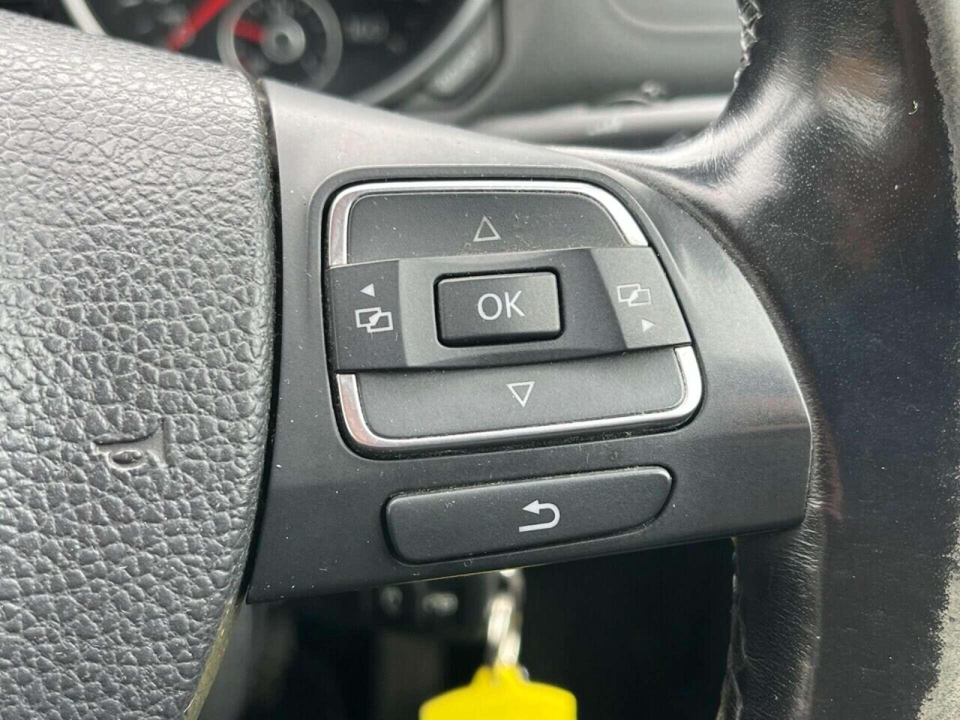 Volkswagen Golf view 13