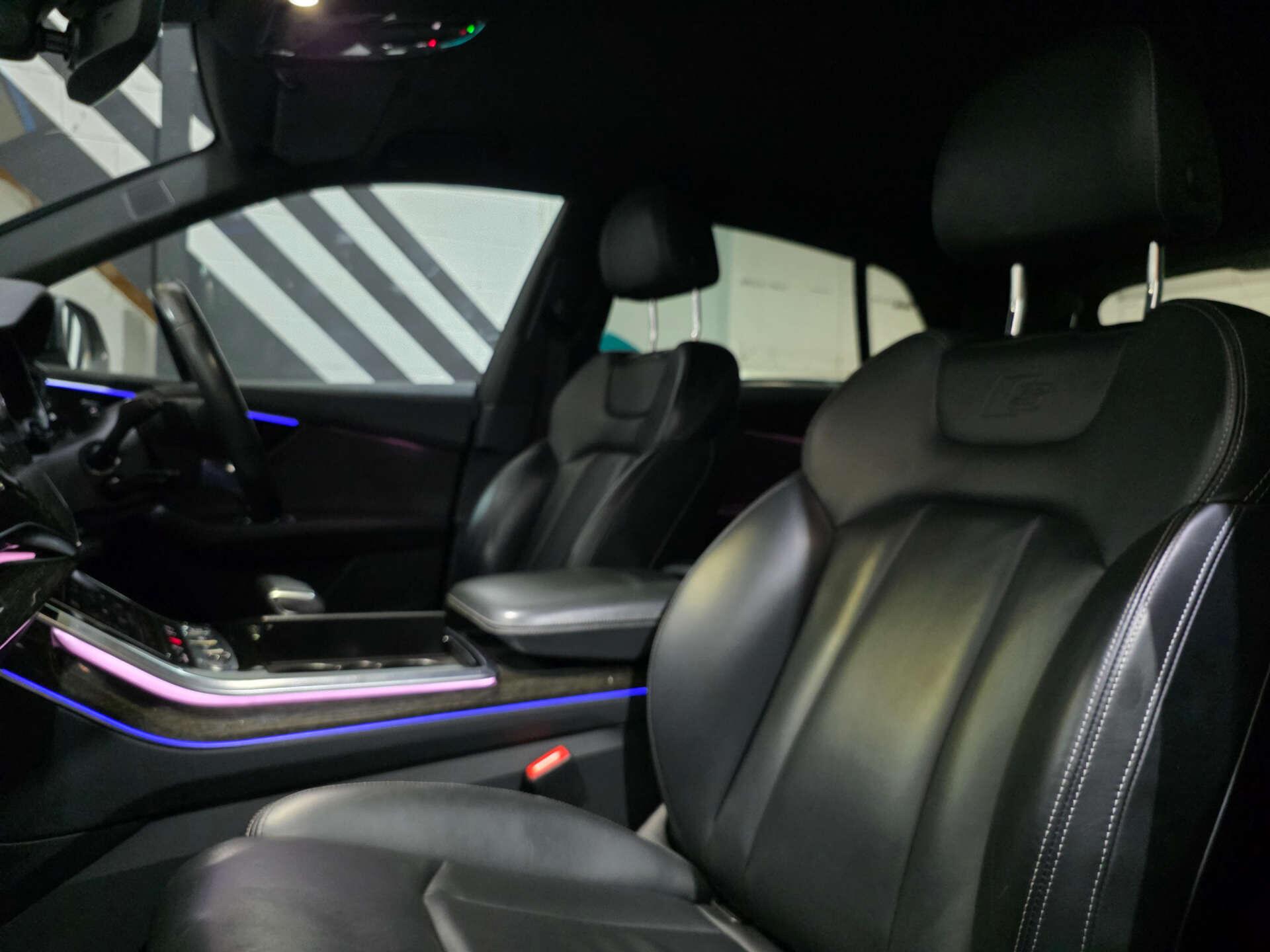 Audi Q8 view 22