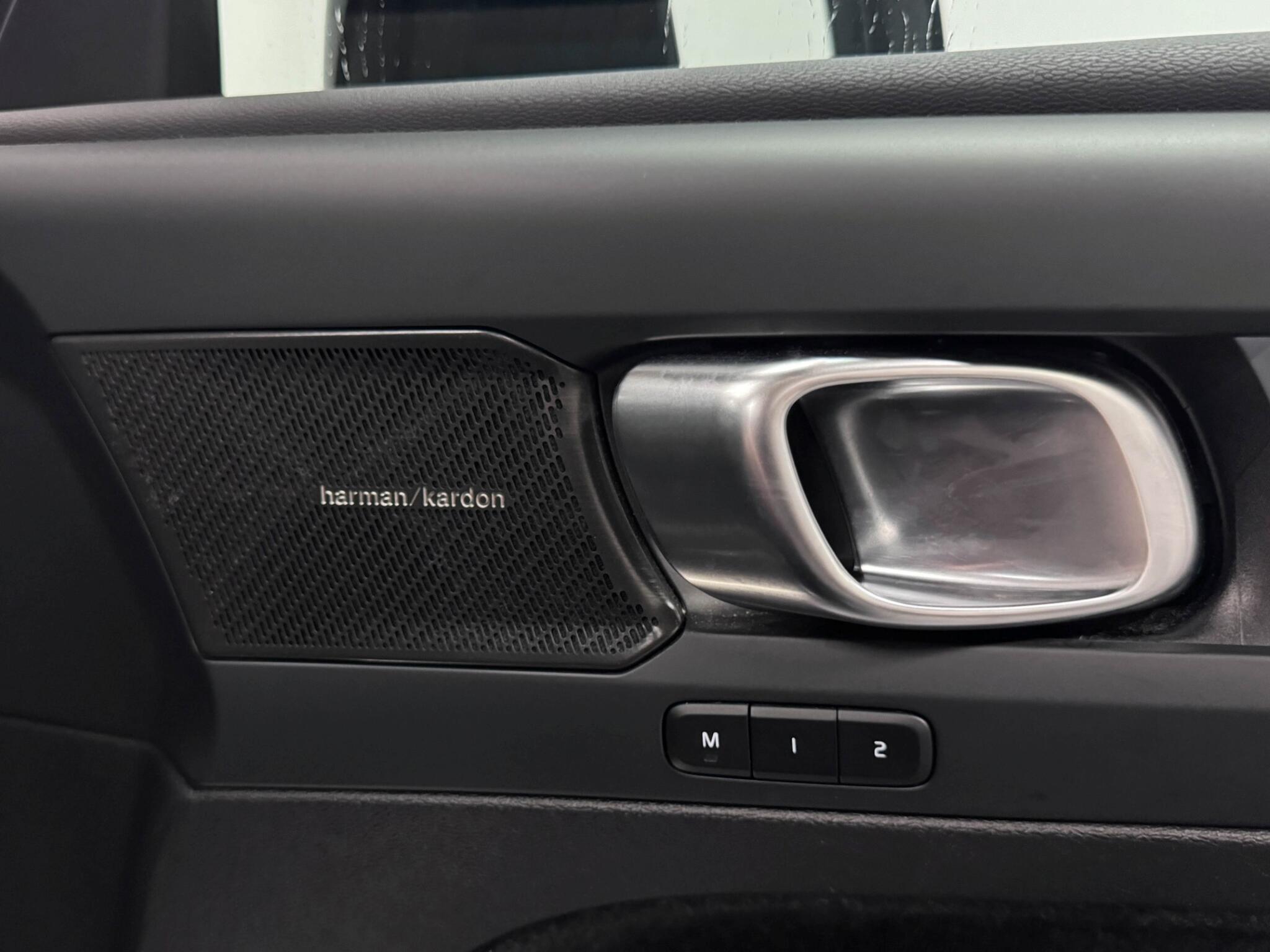 Volvo XC40 view 18