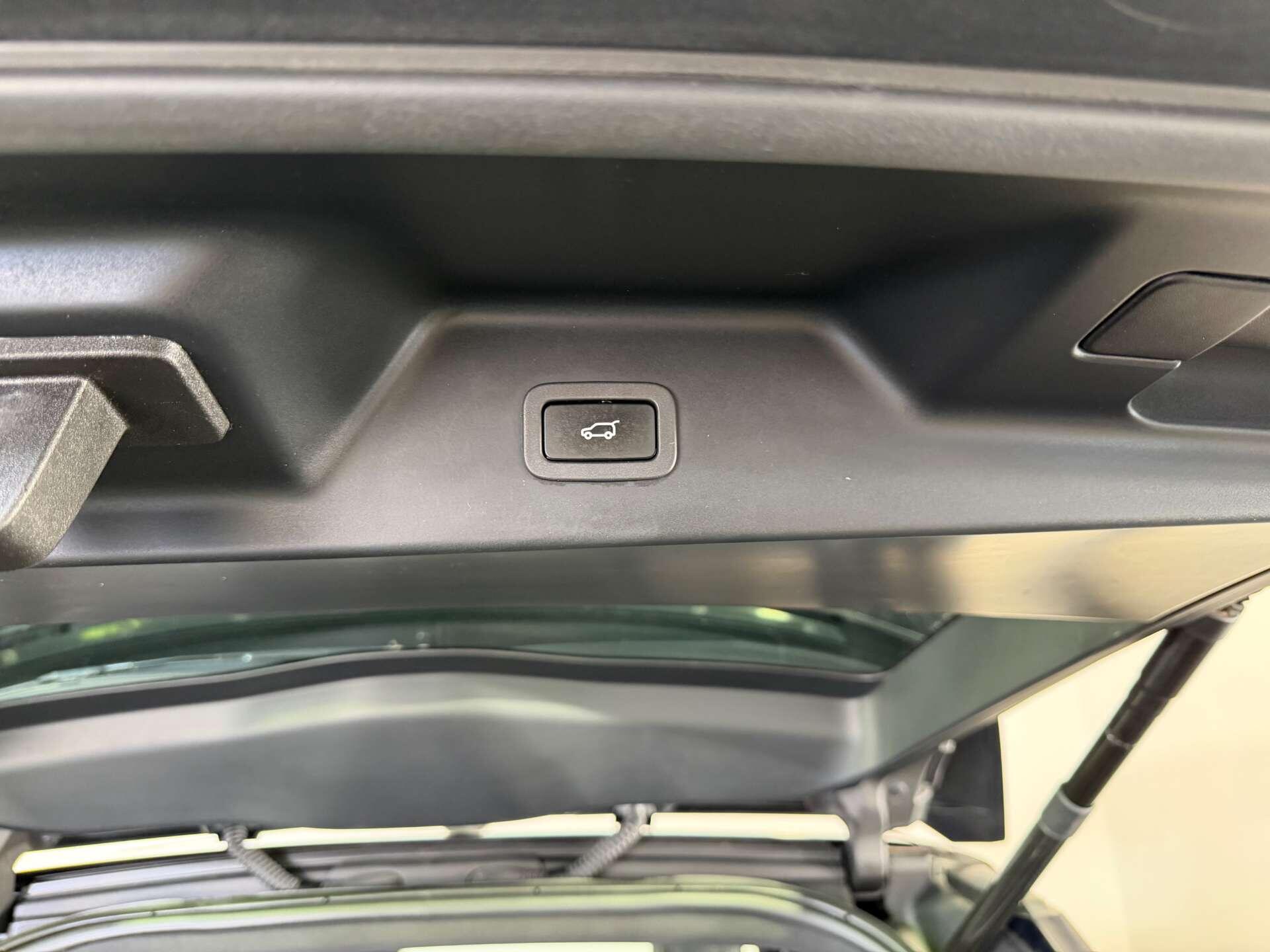Land Rover Range Rover view 6