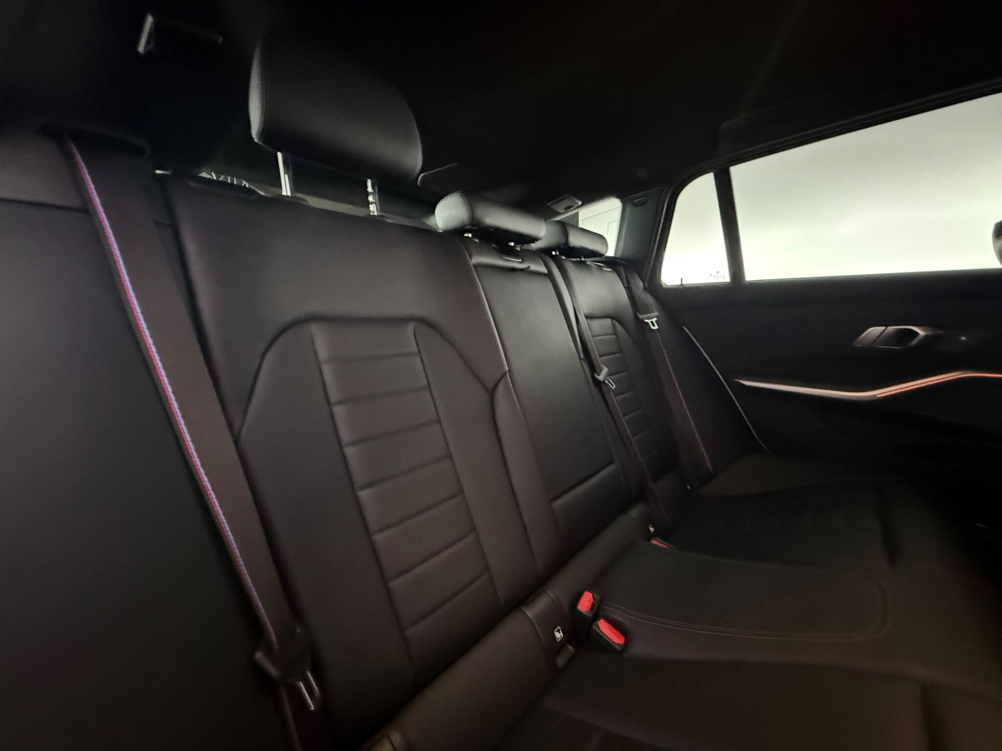BMW 3 Series view 30