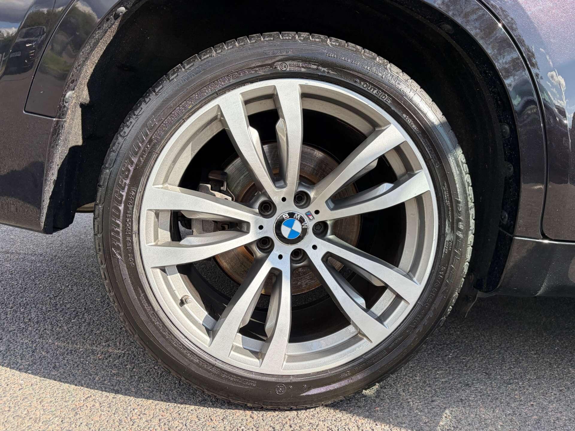 BMW X6 view 12