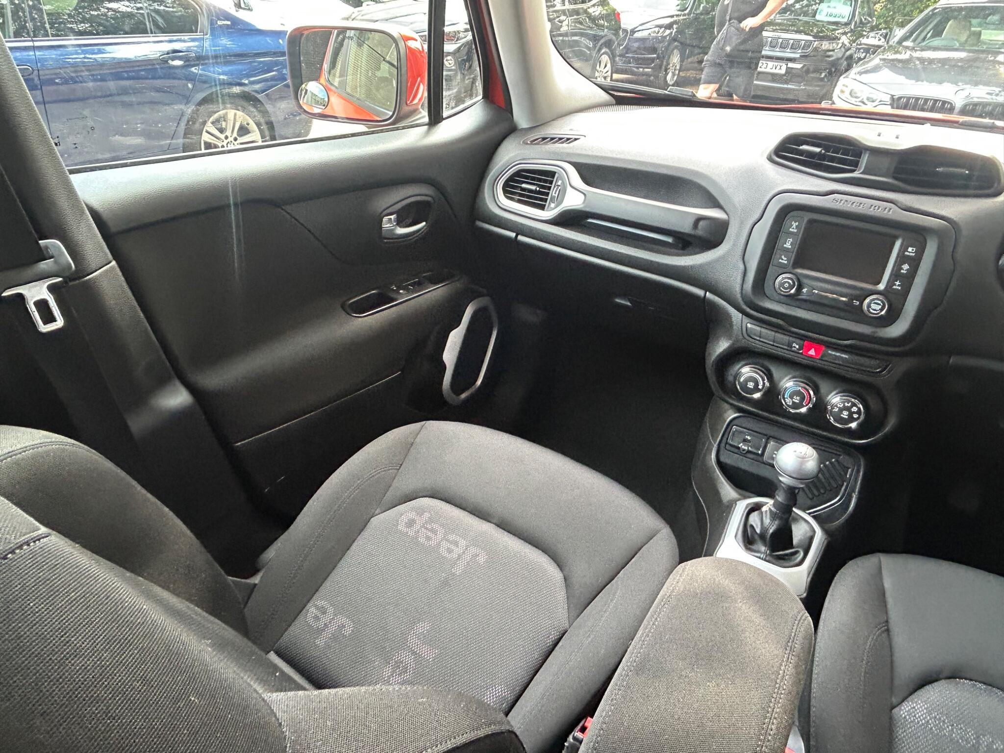 Jeep Renegade view 26