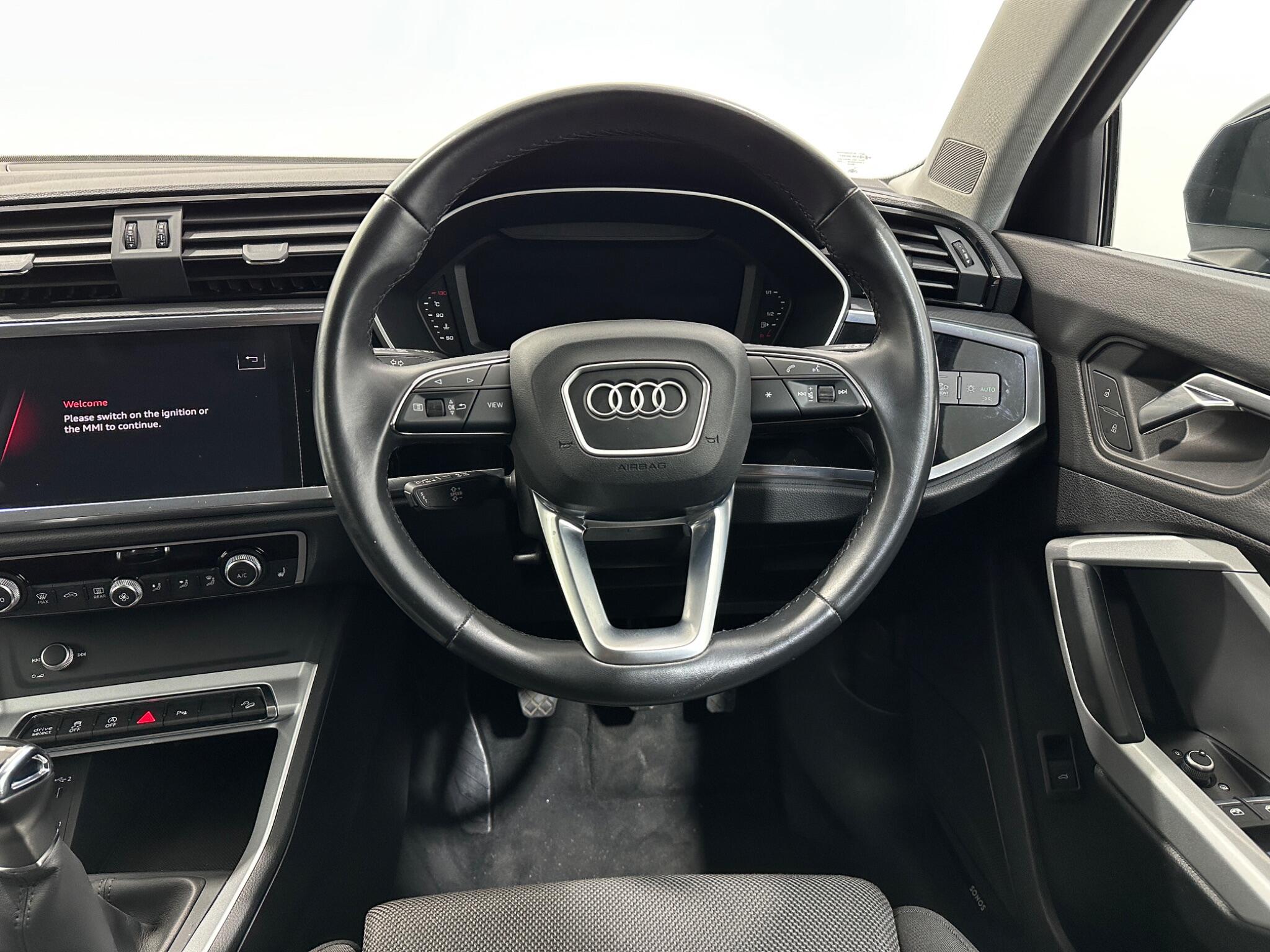 Audi Q3 view 13