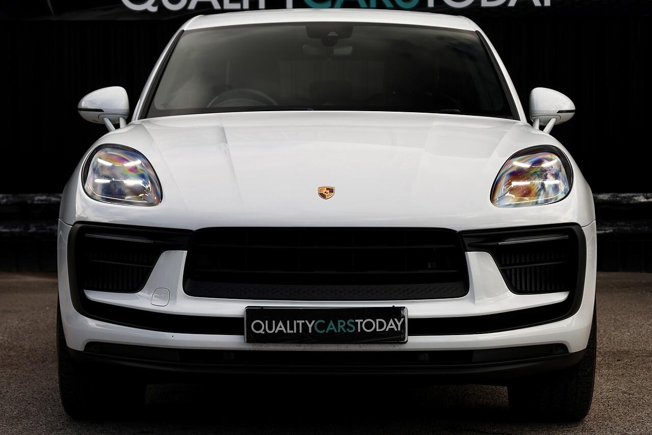Porsche Macan view 4