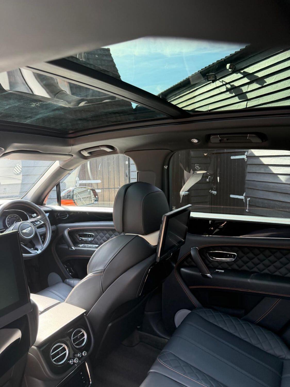 Bentley Bentayga view 16