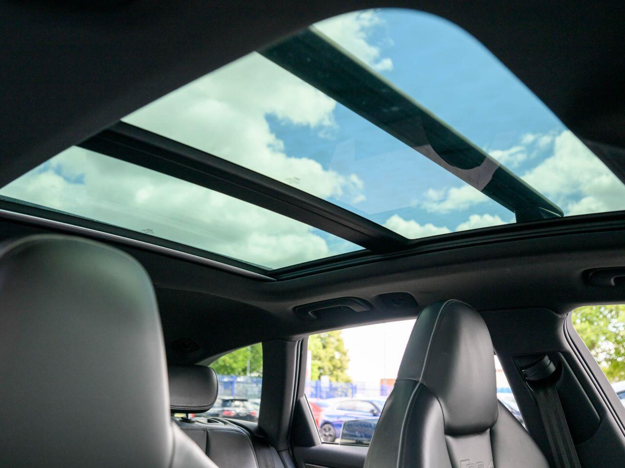 Audi RS4 view 36