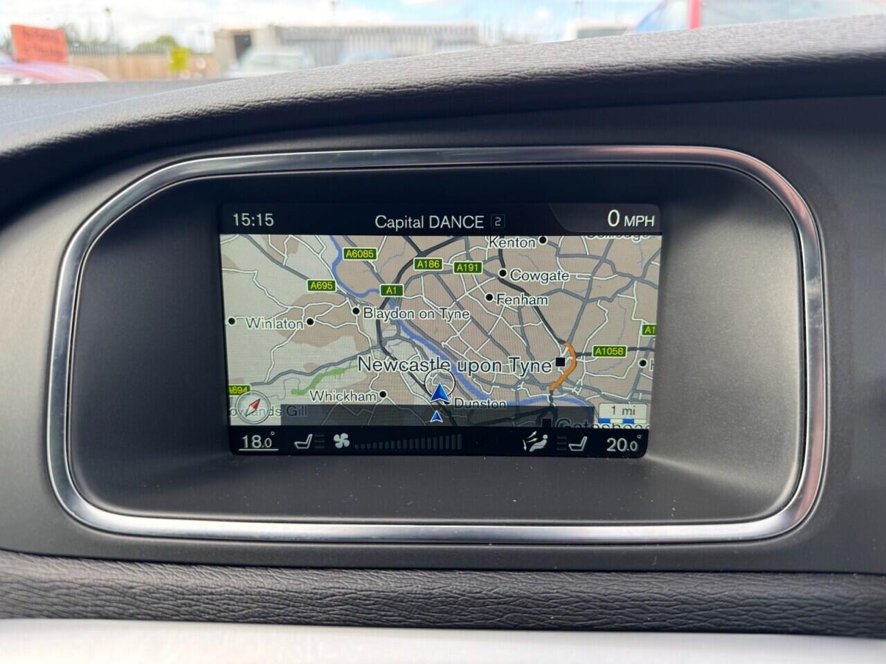 Volvo V40 view 11
