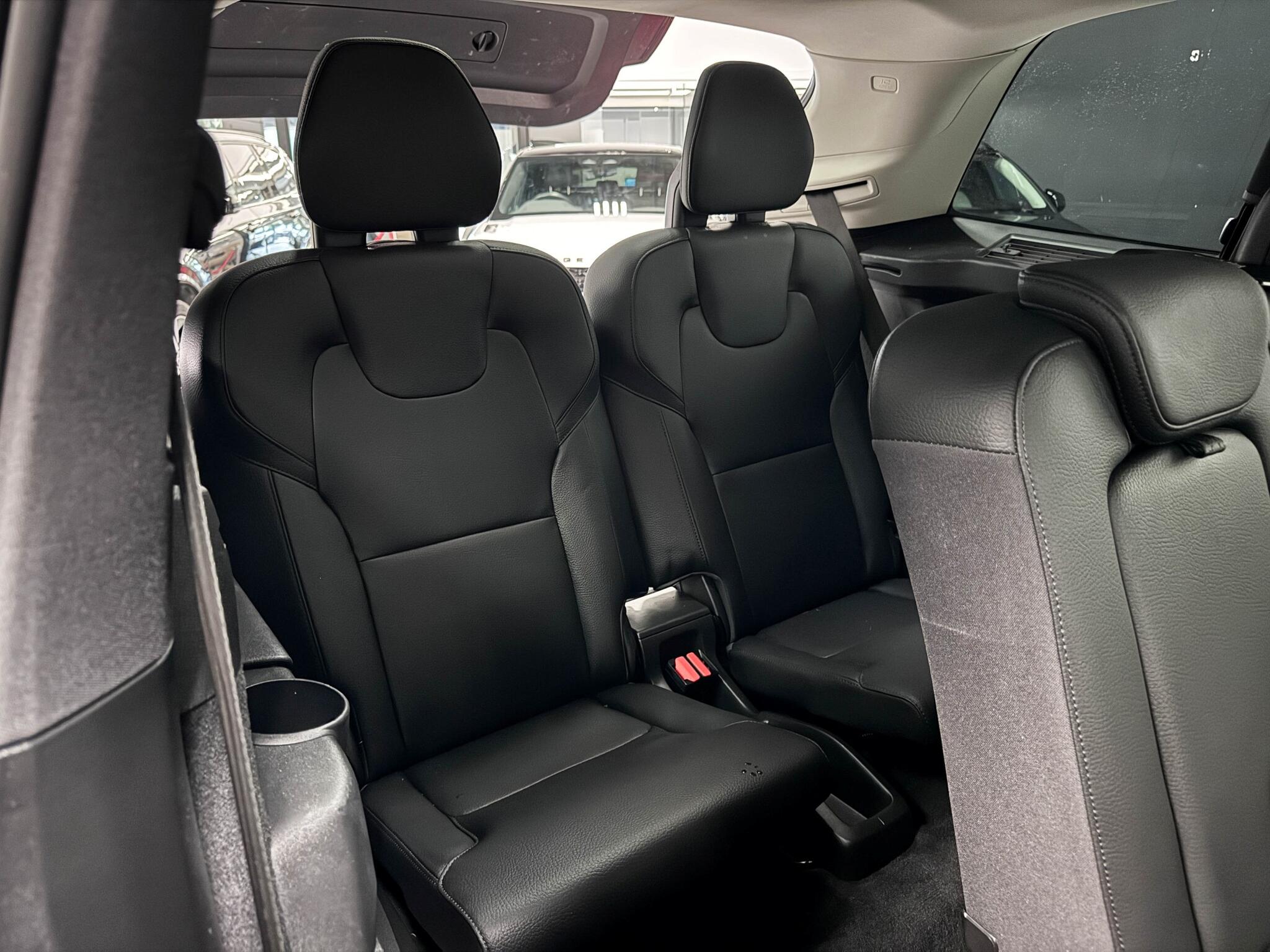 Volvo XC90 view 28