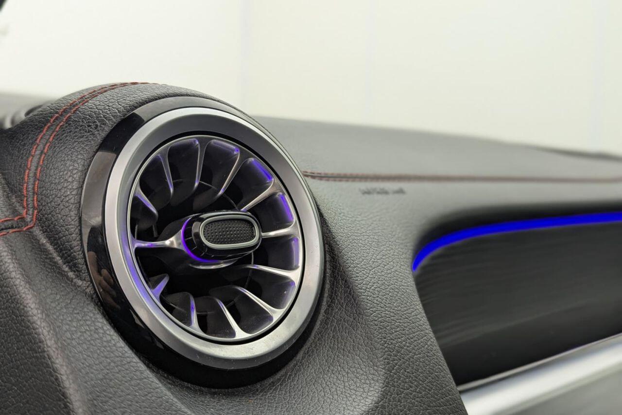 Mercedes-Benz Eqb view 27