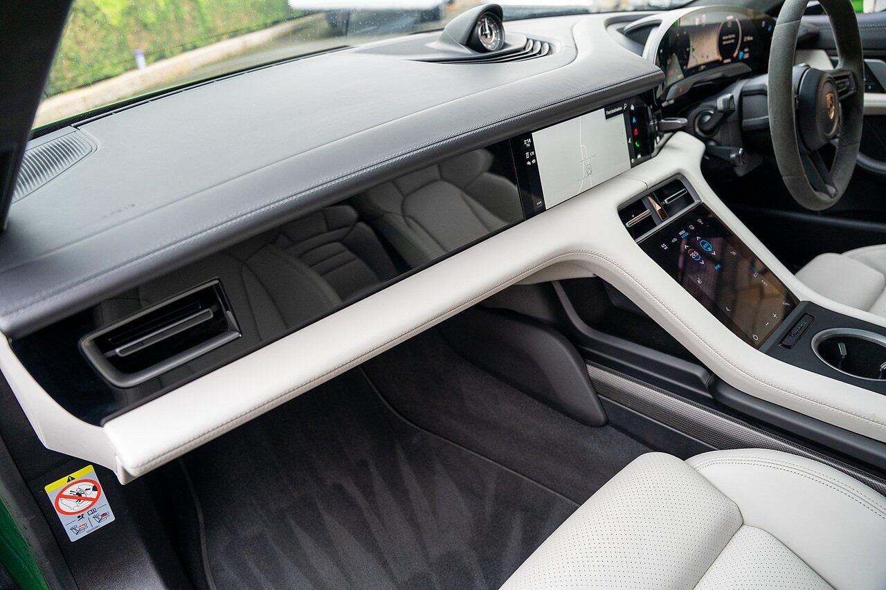 Porsche Taycan view 77