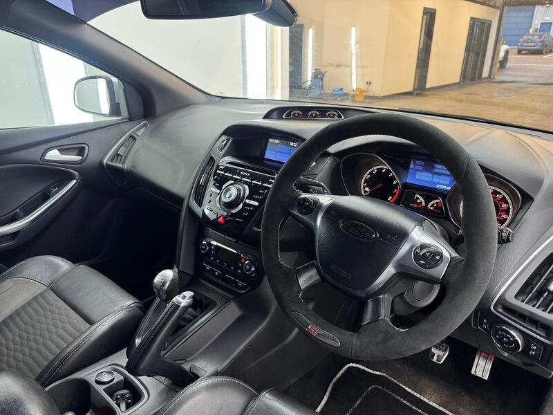 2013 Ford Focus 2.0T EcoBoost ST-2 Euro 5 (s/s) 5dr • 72,500 miles image 19