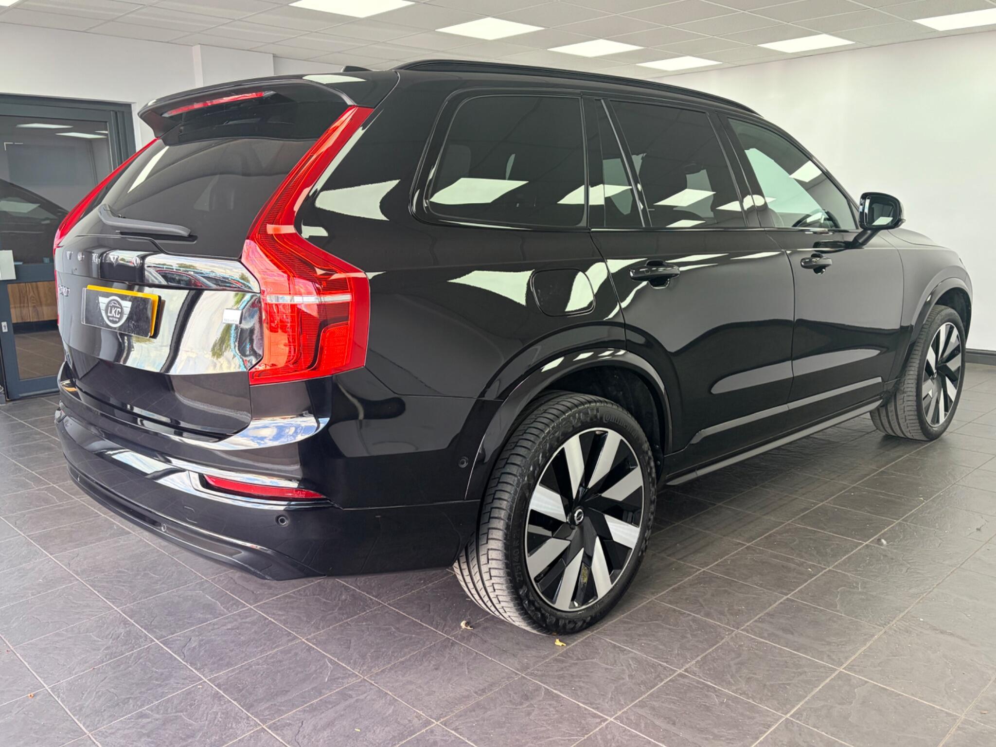 Volvo XC90 view 8