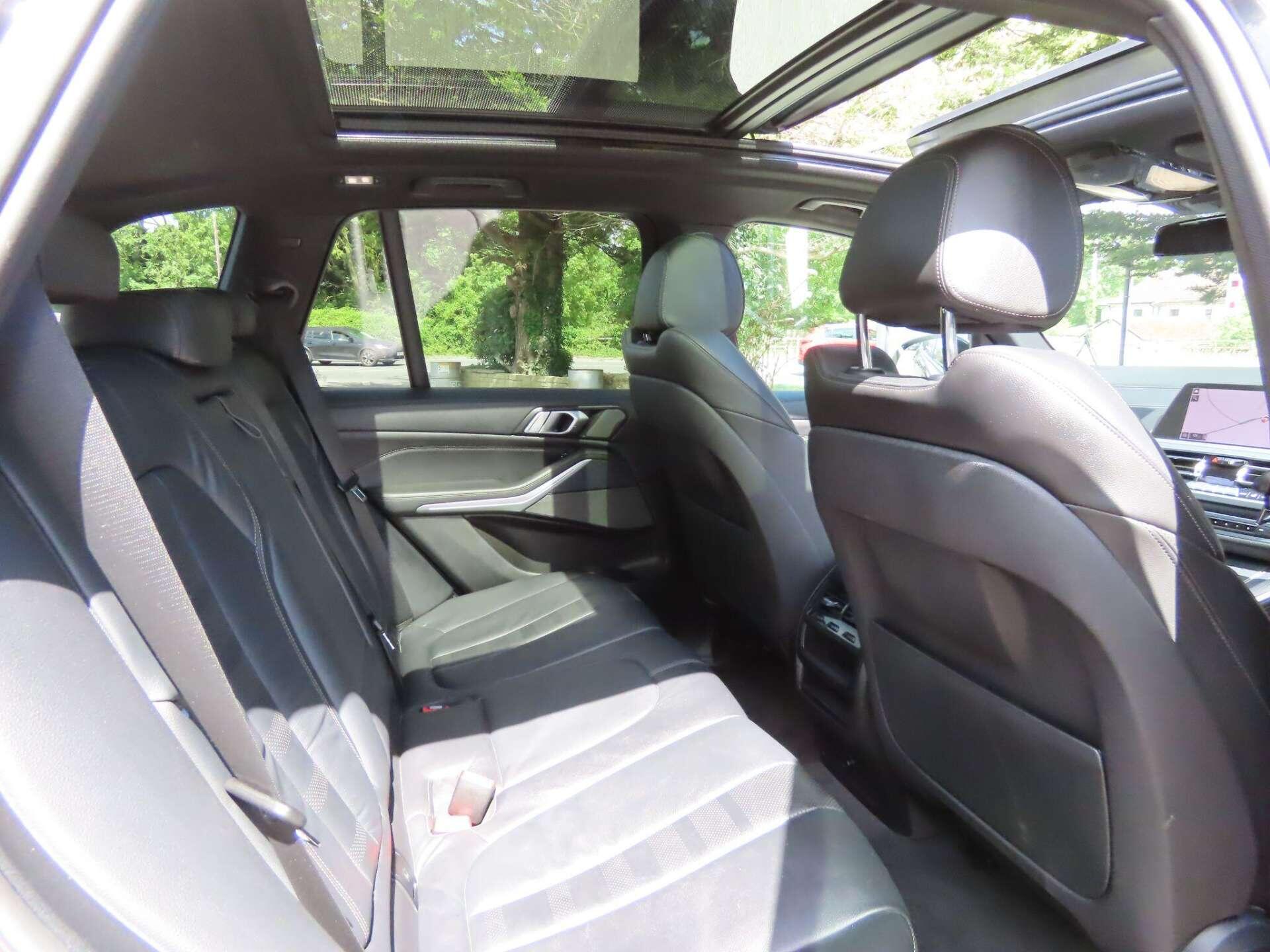 BMW X5 view 10