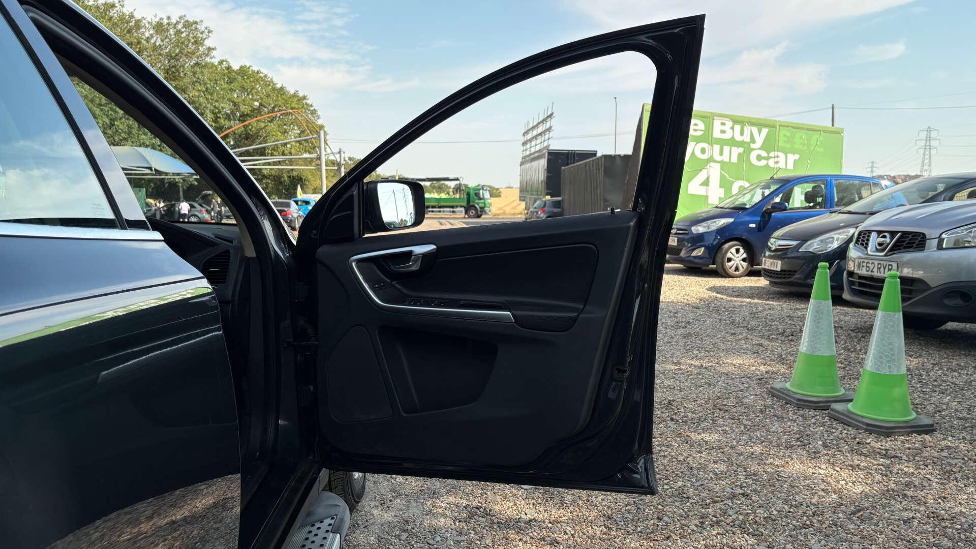 Volvo XC60 view 39