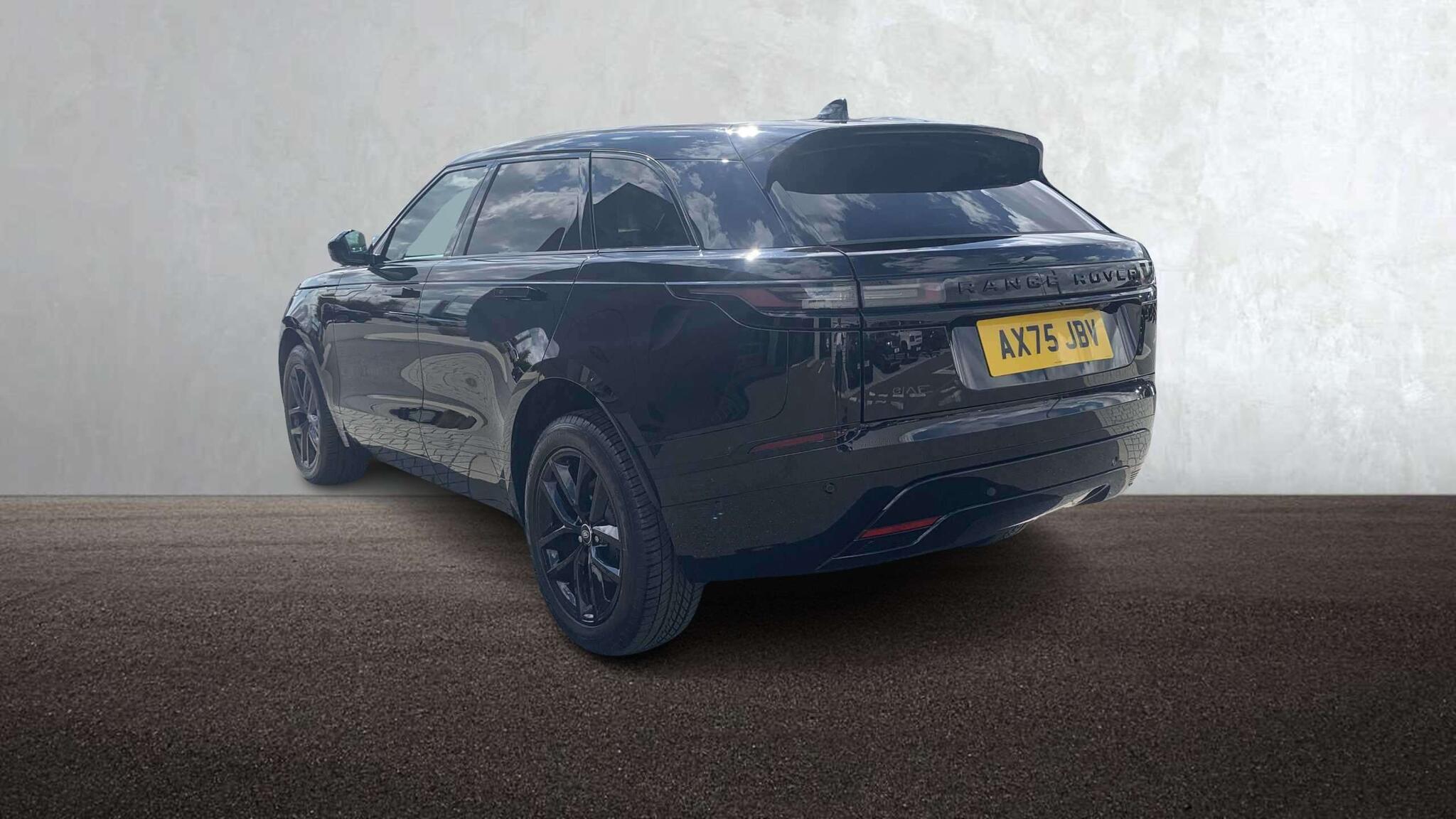 Land Rover Range Rover Velar view 2