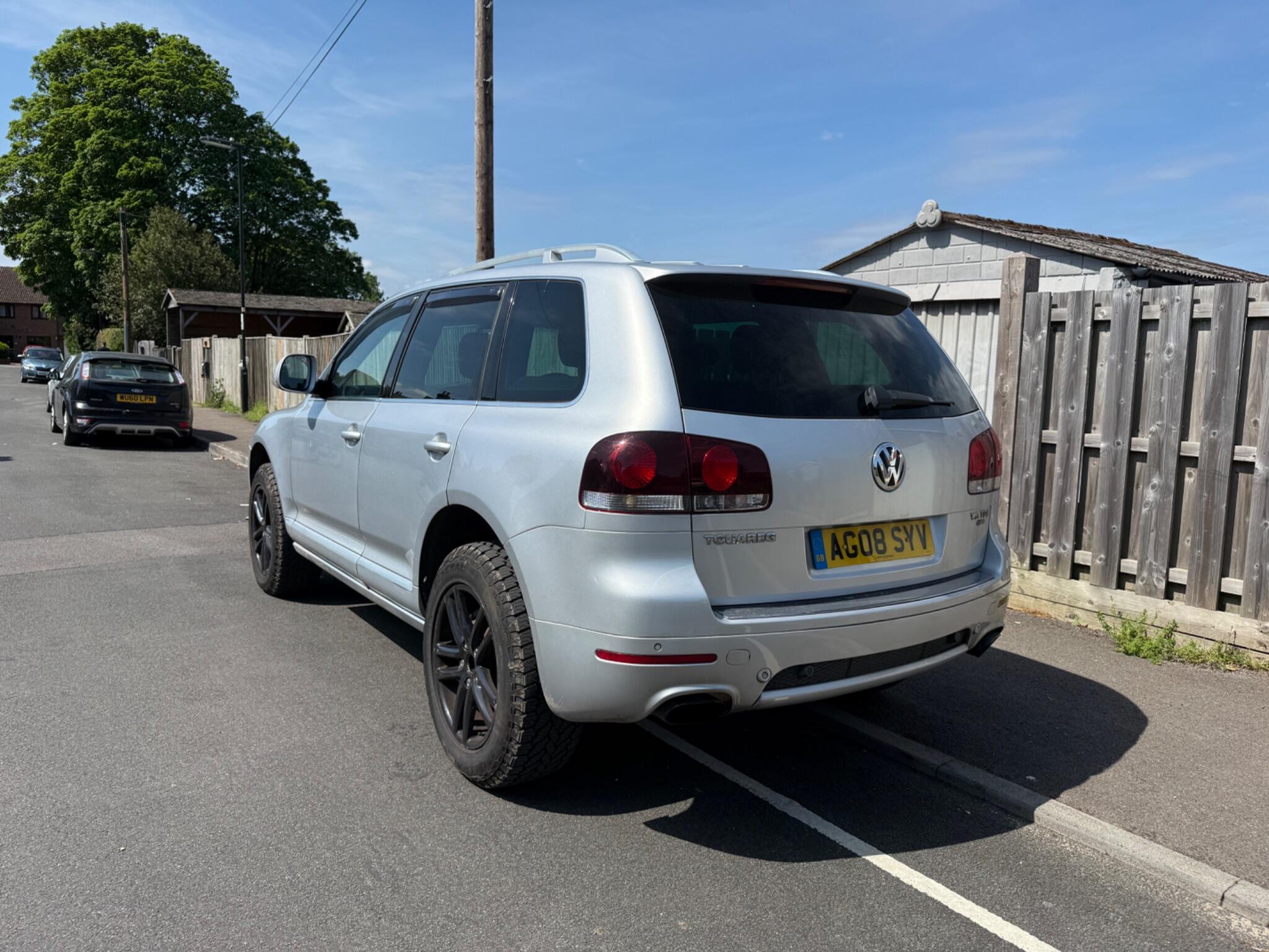 Volkswagen Touareg view 6