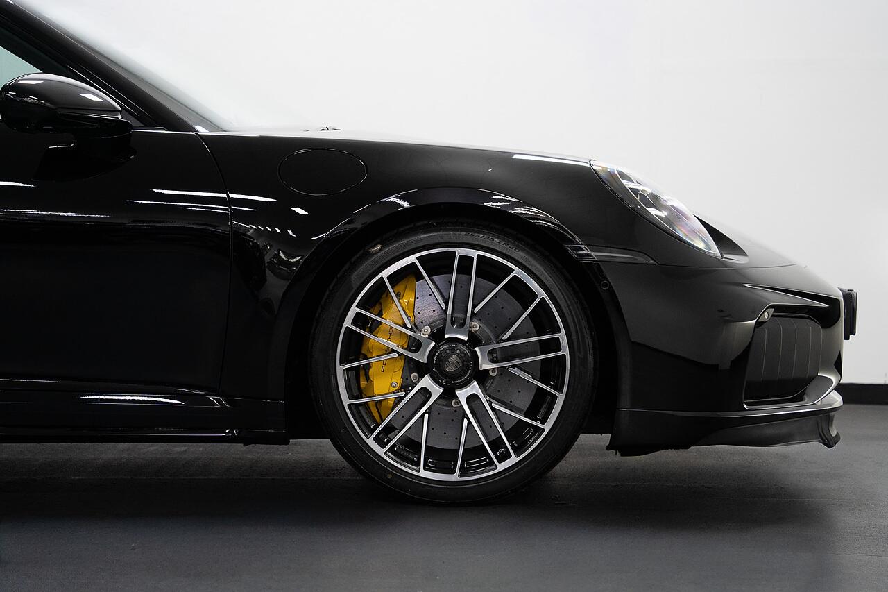 Porsche 911 view 33