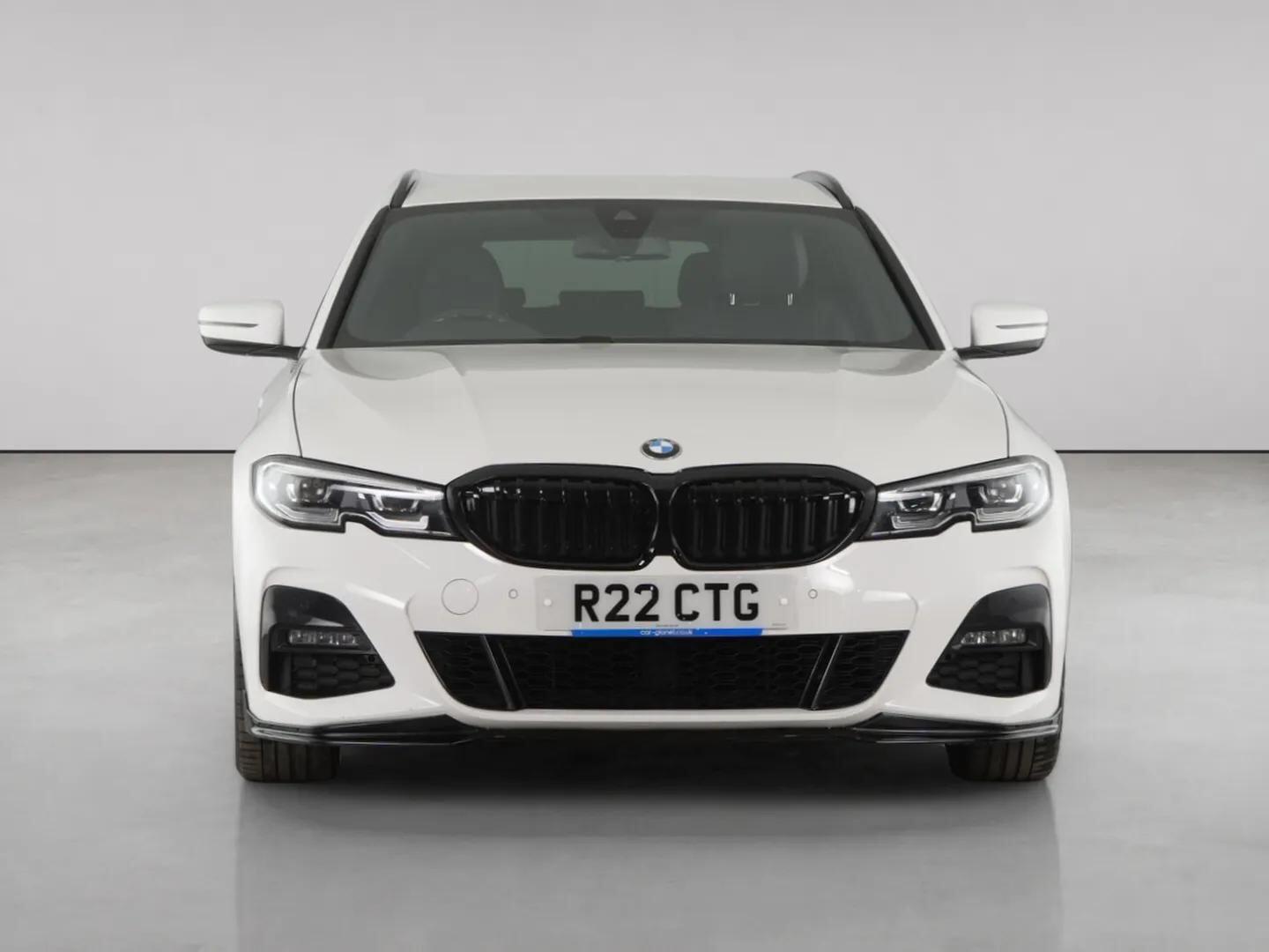 BMW 3 Series view 5