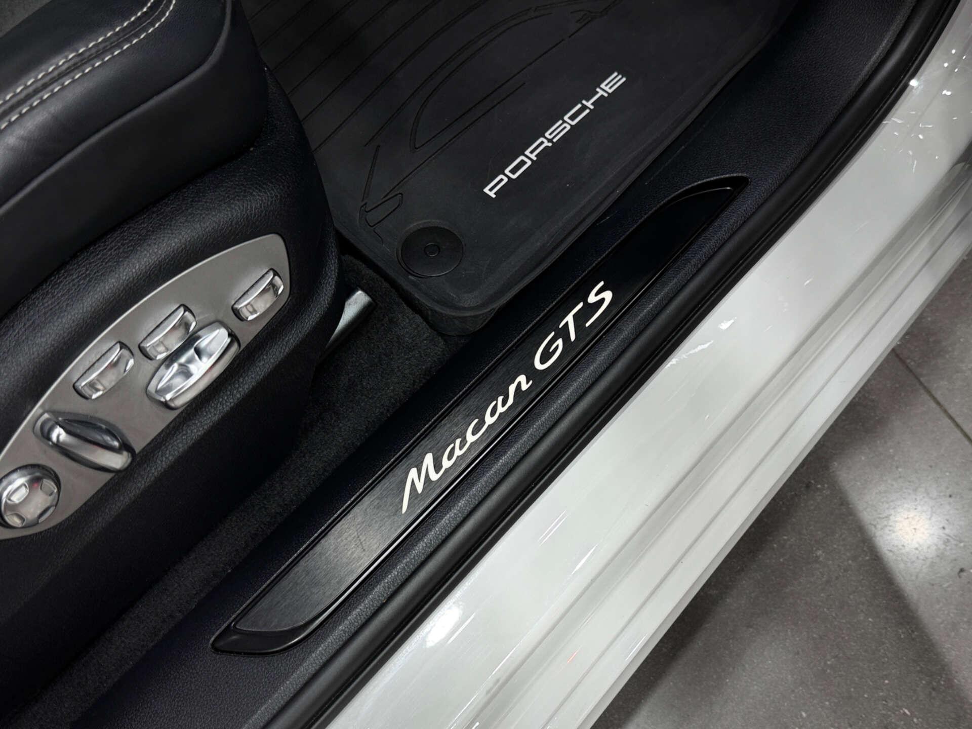 Porsche Macan view 50