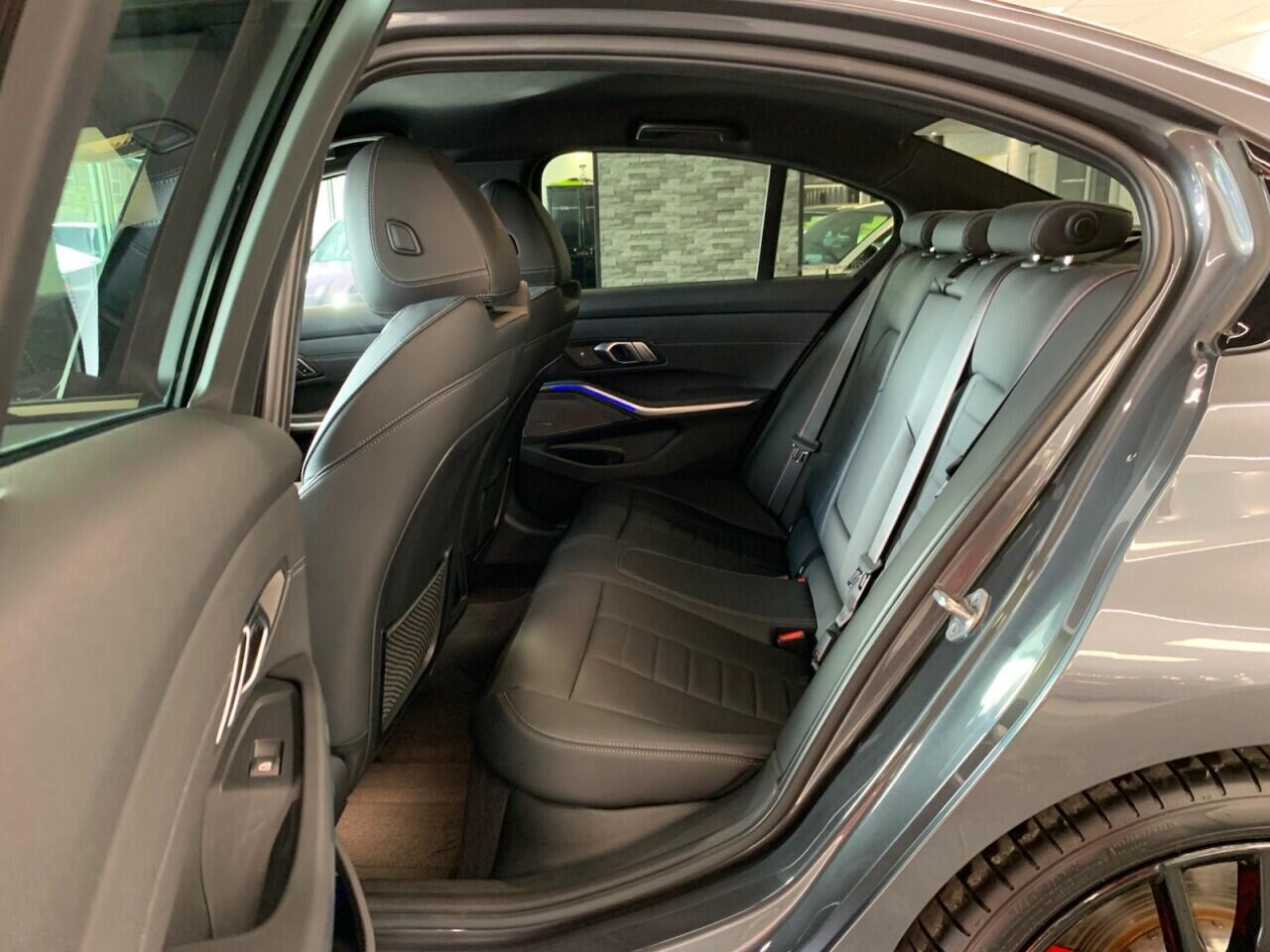 BMW 3 Series view 27