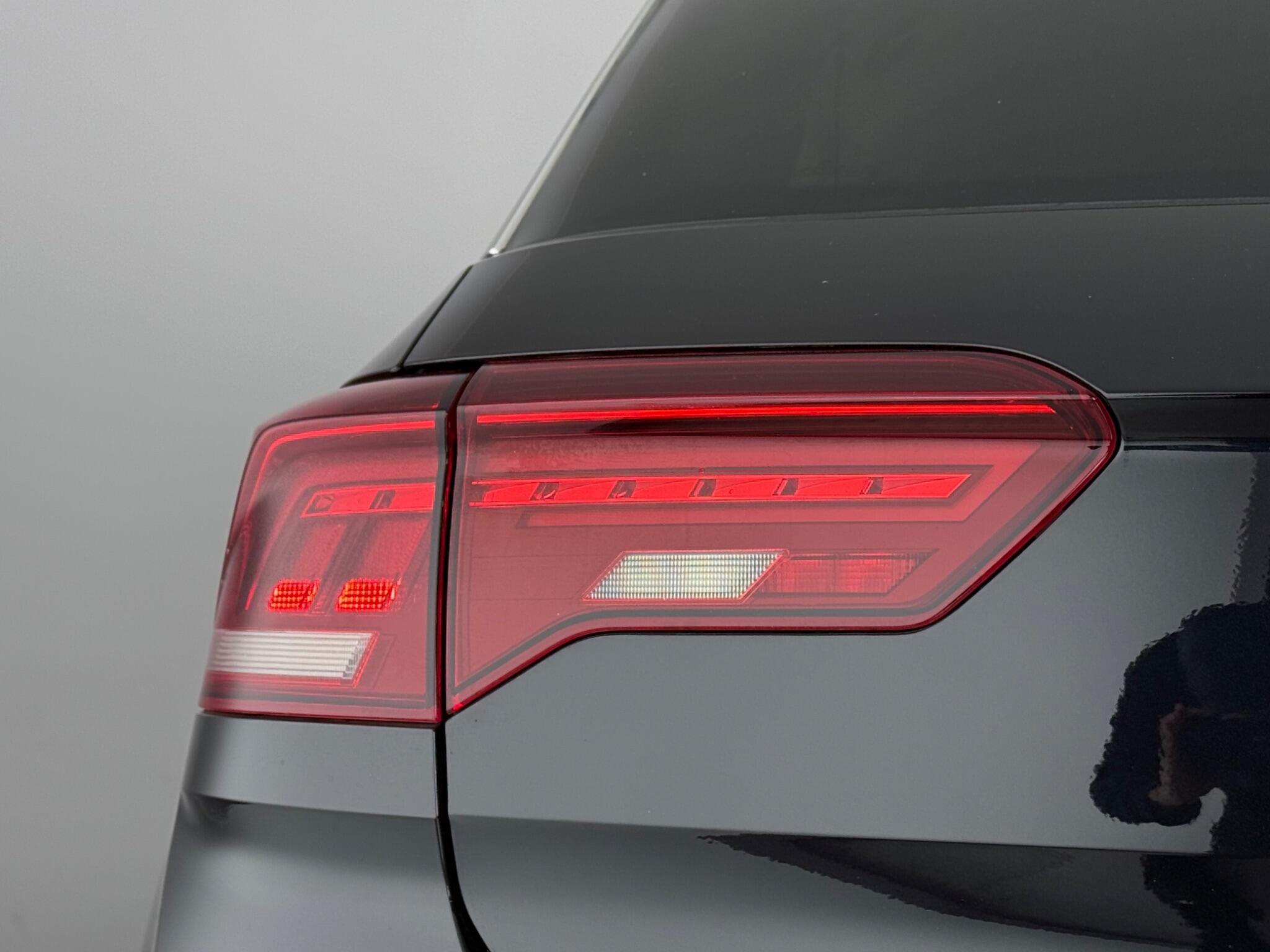 Volkswagen T-Roc view 10
