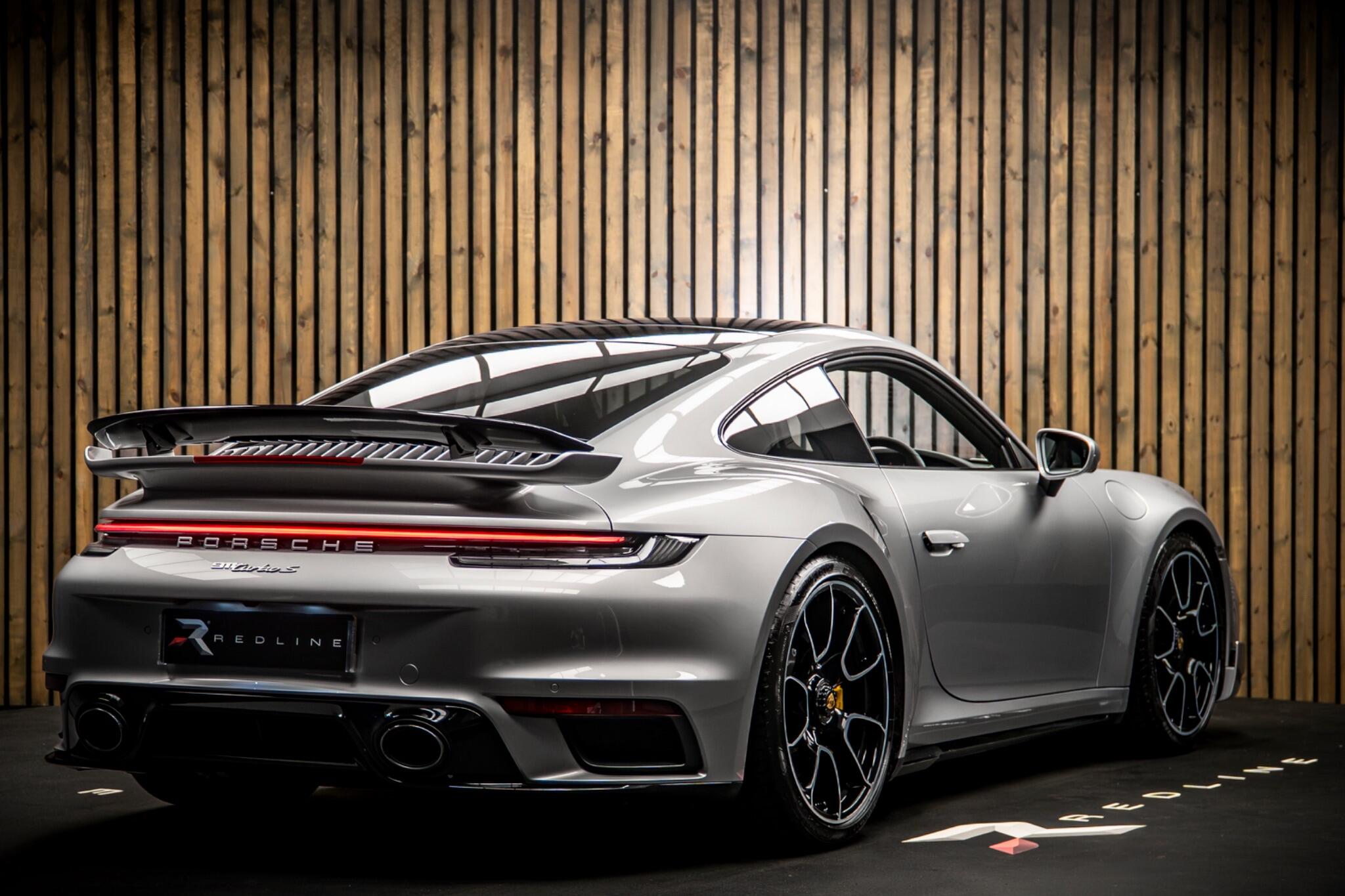 Porsche 911 view 4