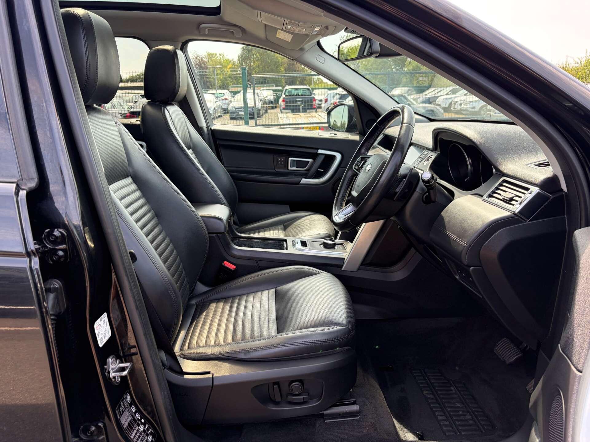 Land Rover Discovery Sport view 37