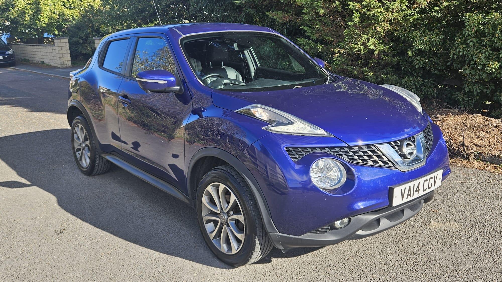 Blue 2014 Nissan Juke Hatchback Front-wheel drive Manual